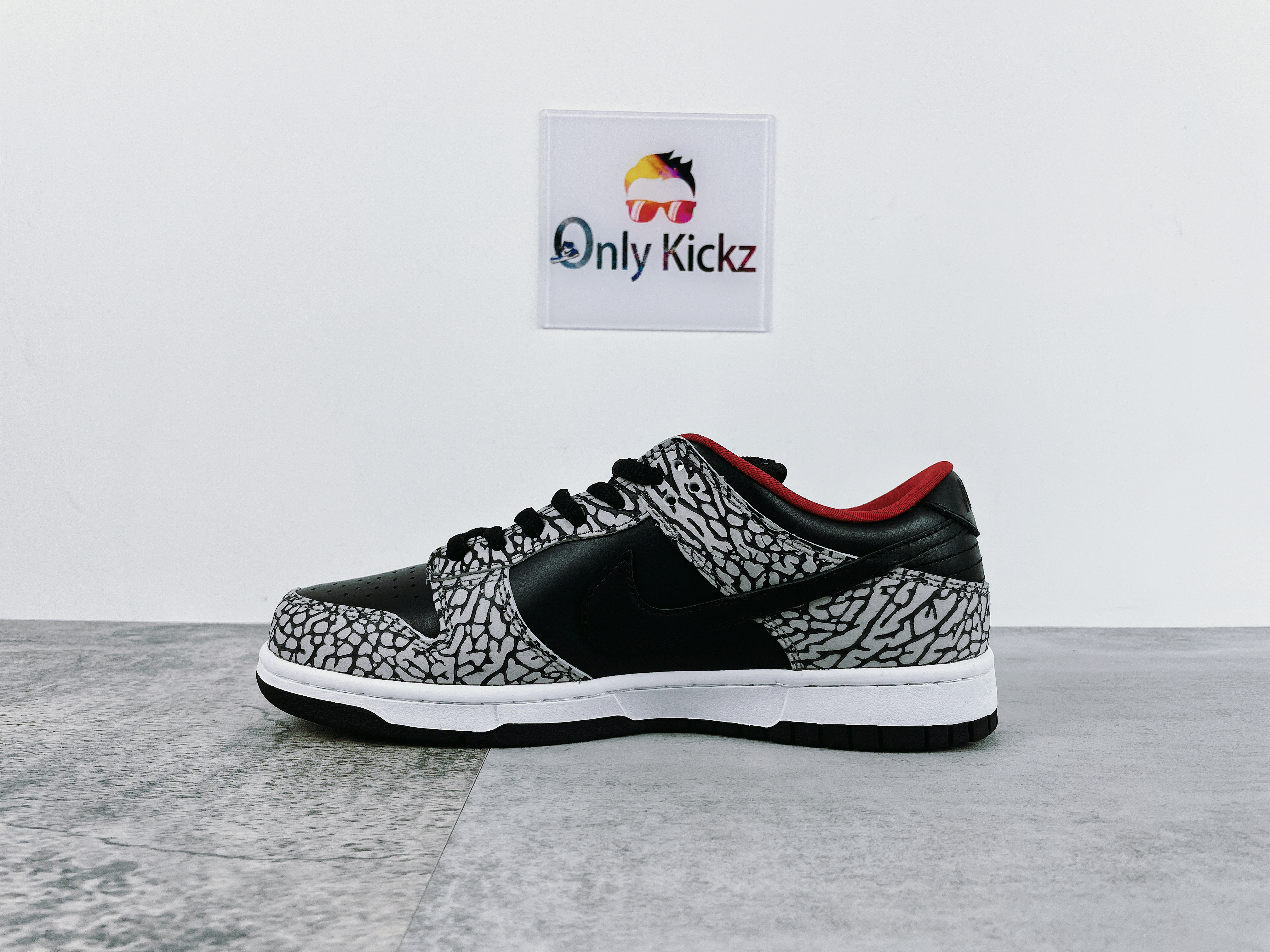 Dunk SB Low Supreme Black Cement