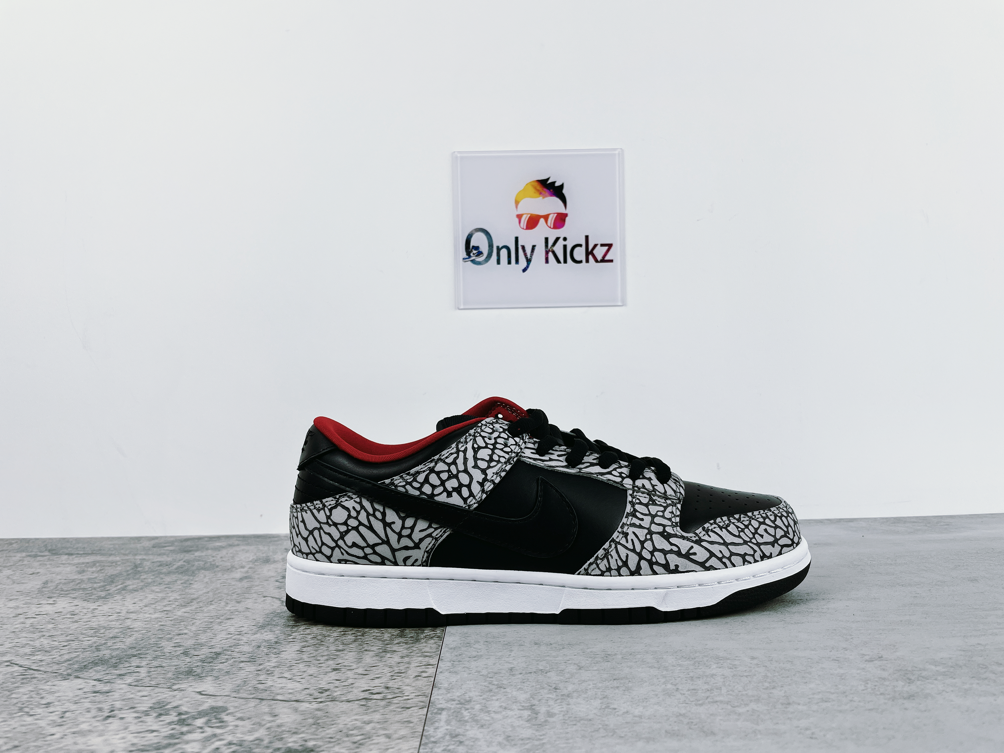 Dunk SB Low Supreme Black Cement