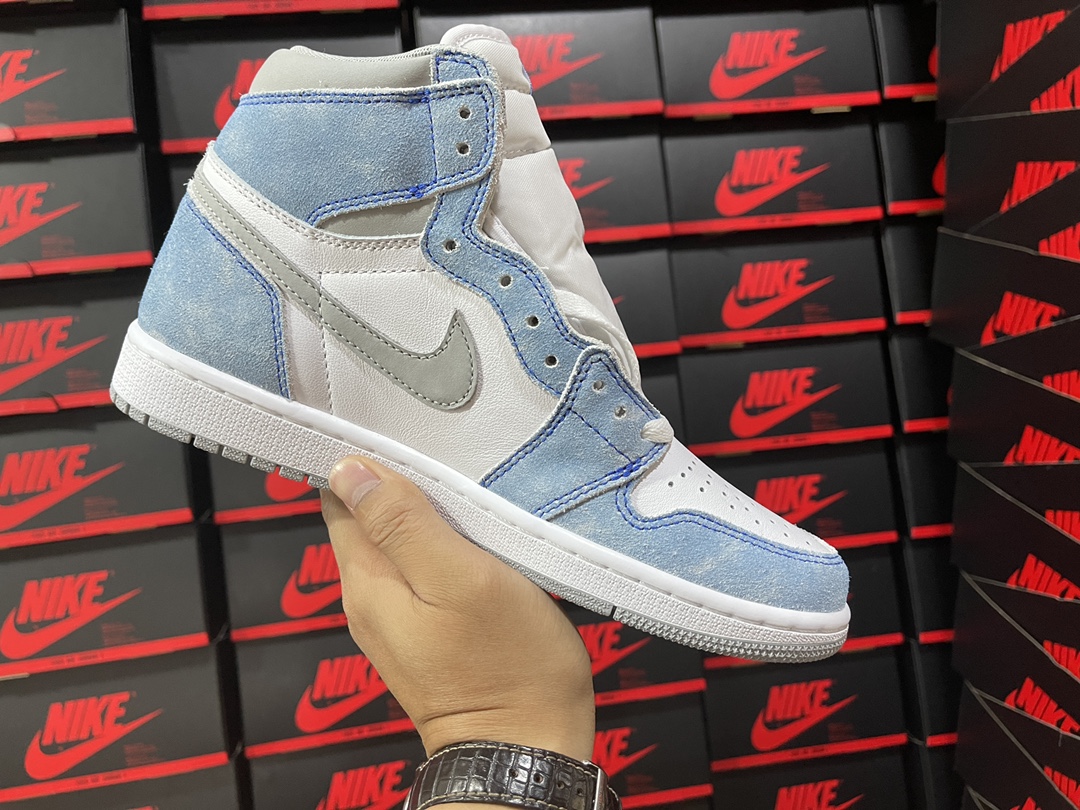 1's Retro High OG Hyper Royal