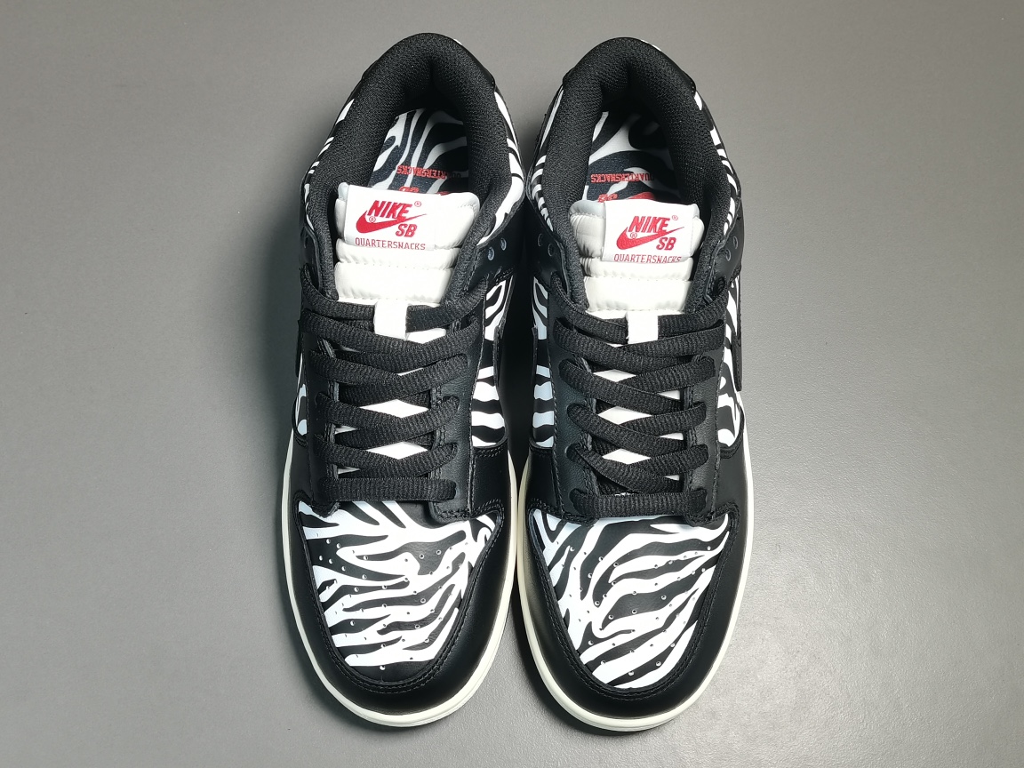 Dunk Low OG QS Quartersnacks Zebra