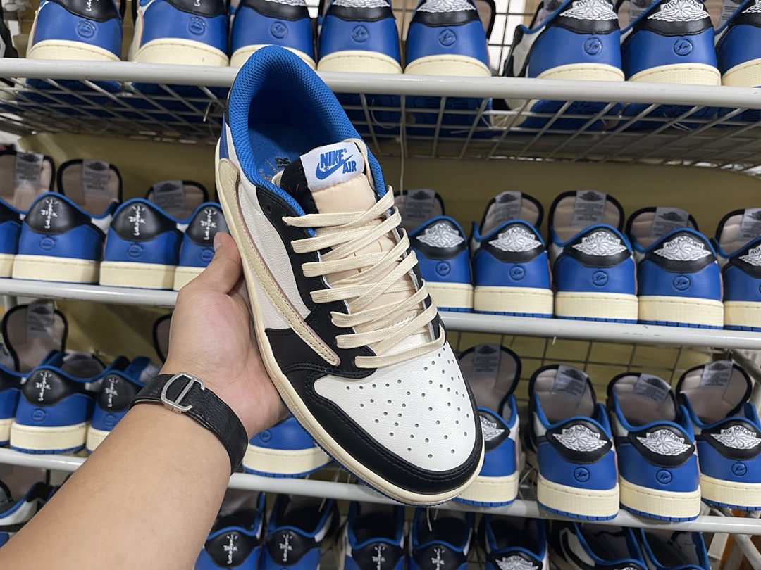 1's Low fragment design x Travis Scott