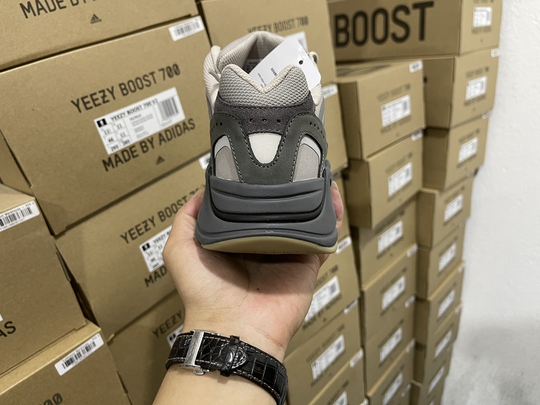 700 V2 Tephra