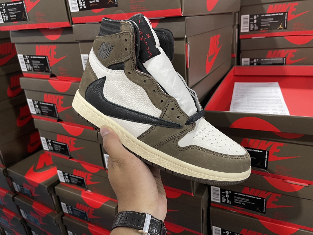 1's Retro High Travis Scott CD4487-100