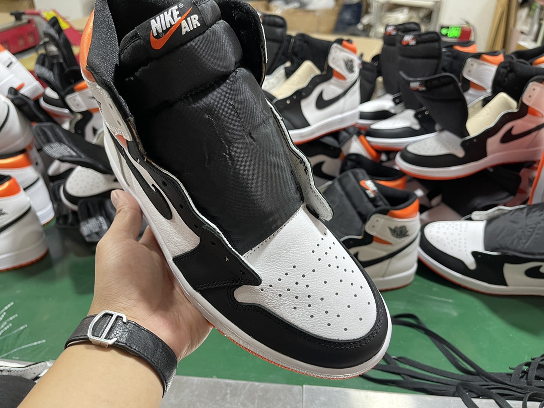 1 Retro High OG Elctro Orange