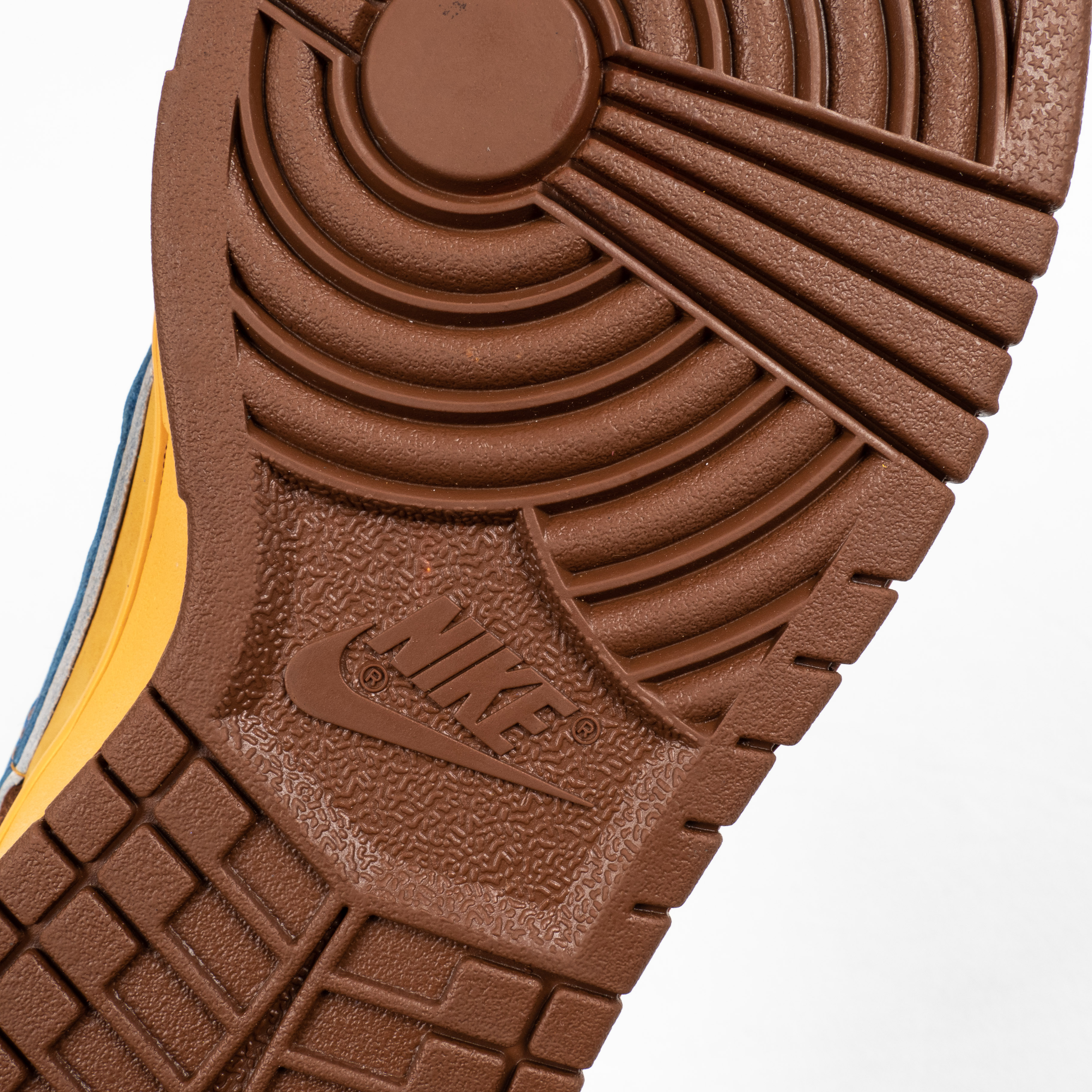 SB Dunk Low Newcastle Brown Ale