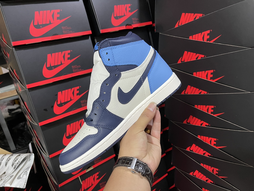 1's Retro High OG “Obsidian University Blue”