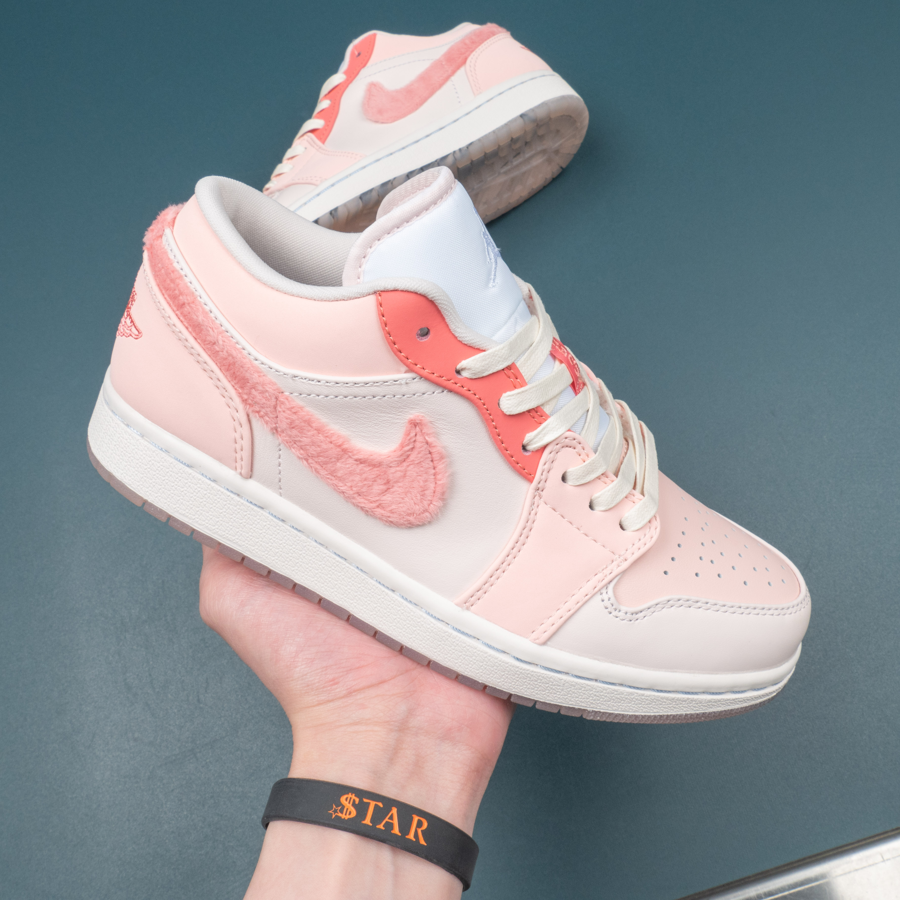 1s Low SE Mighty Swooshers Pink (W)