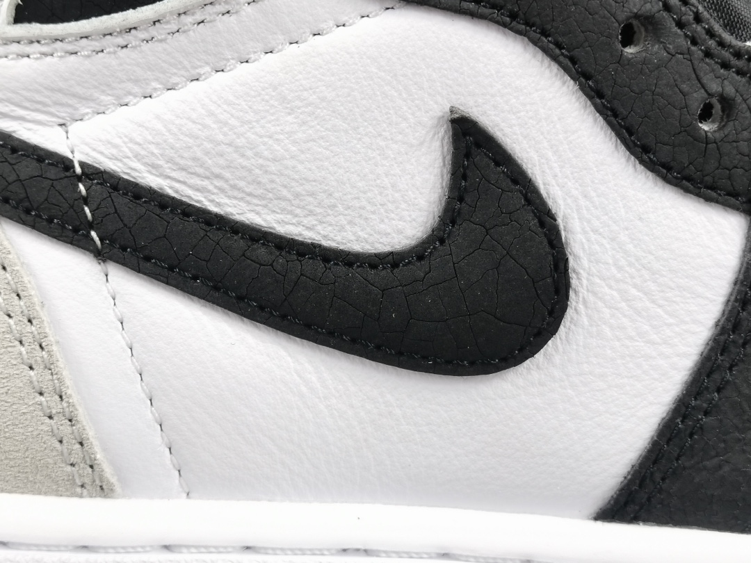 1's Retro High OG Bleached Coral