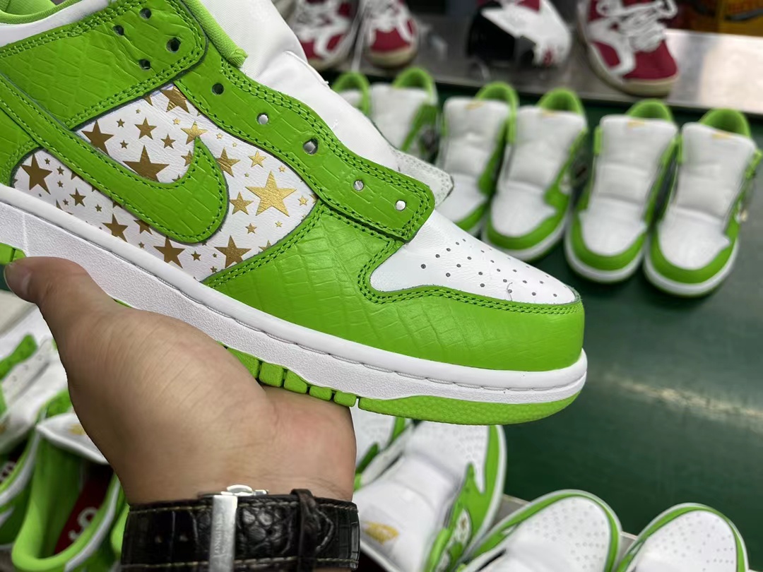 SB Dunk Low Supreme Stars Mean Green
