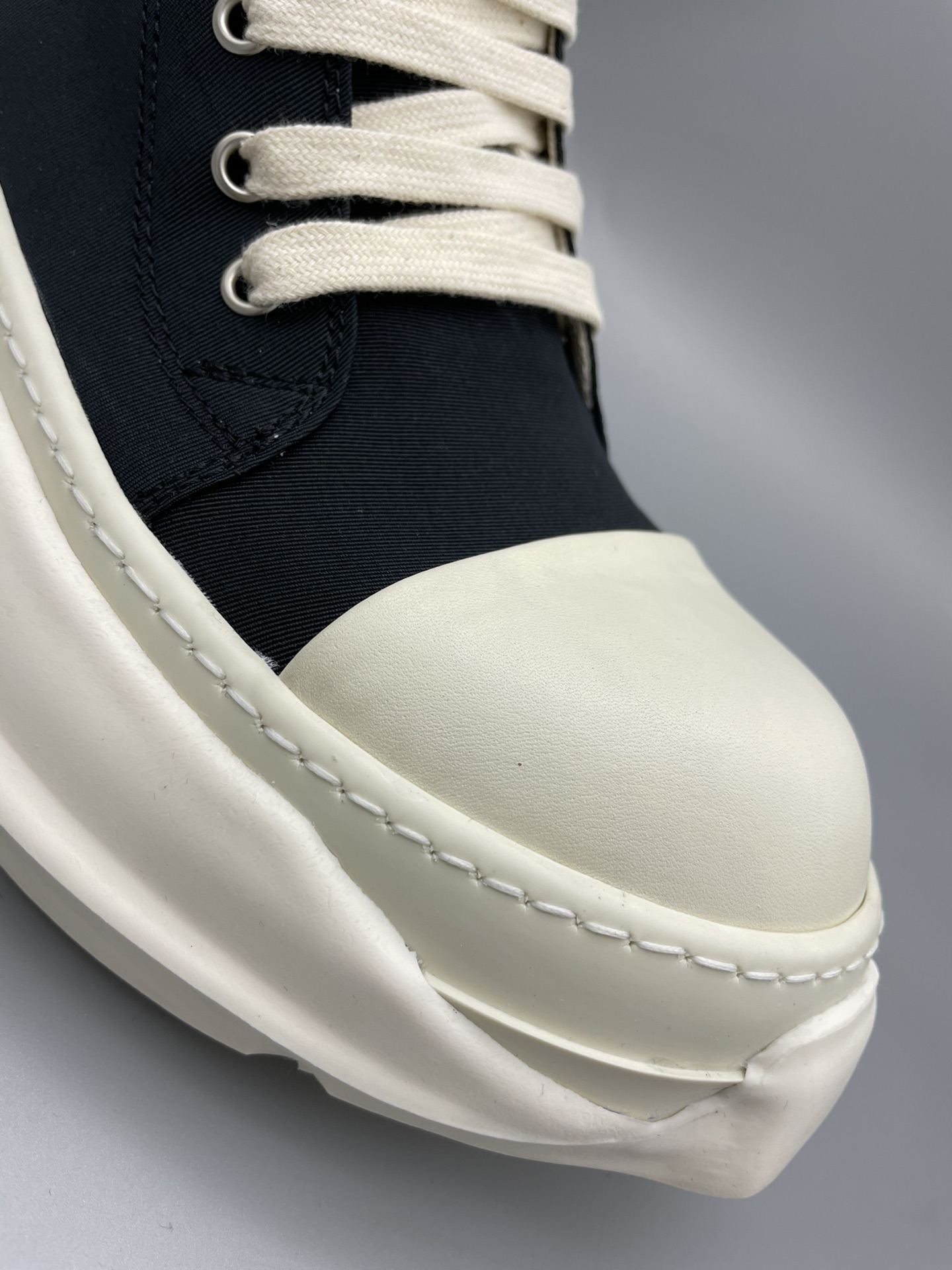 DRKSHDW Abstract Low Black Milk