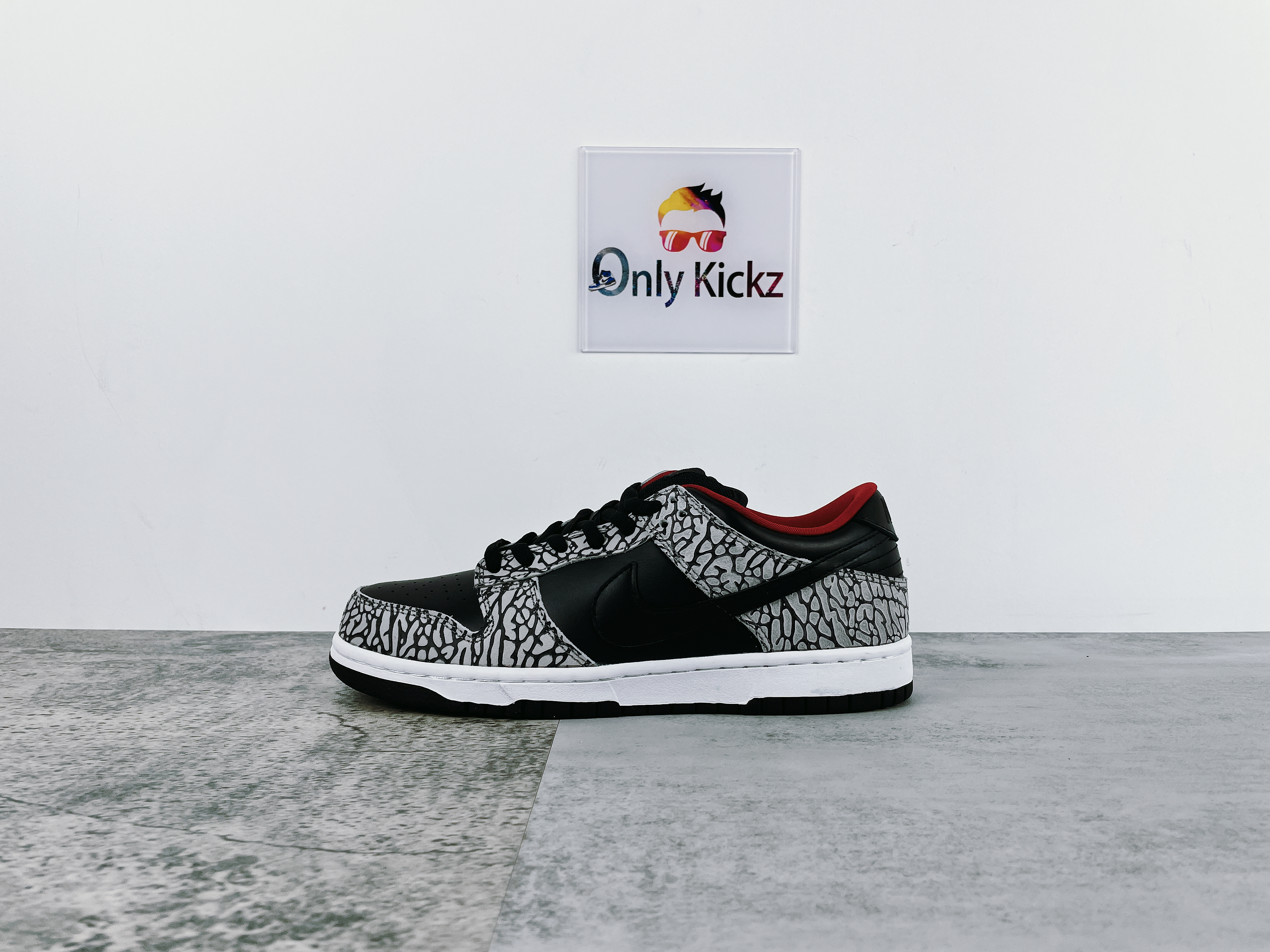 Dunk SB Low Supreme Black Cement