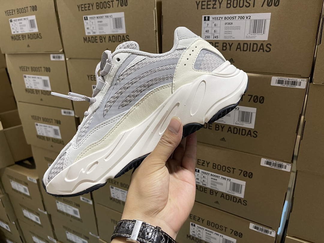 700 V2 Static
