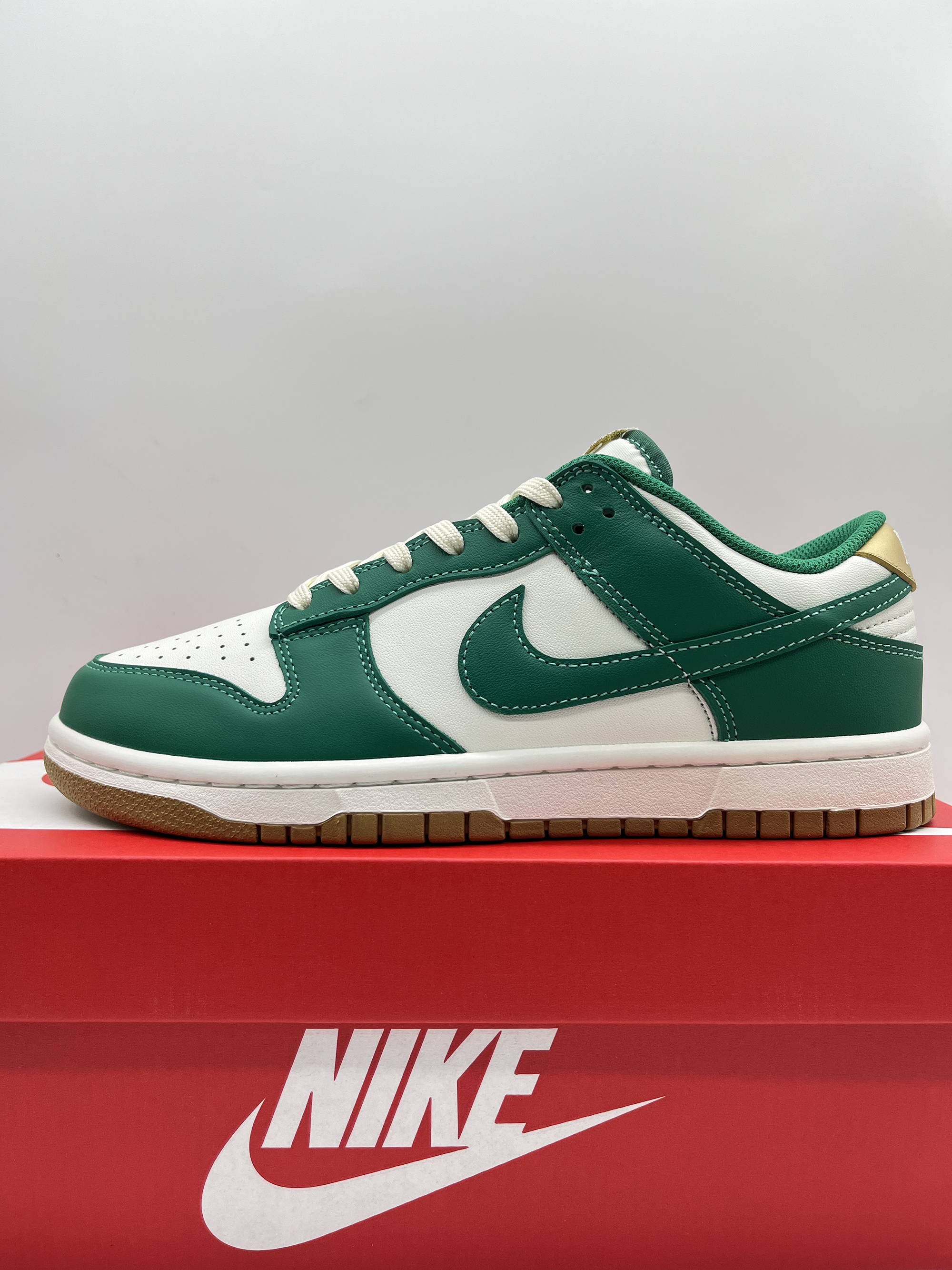 Dunk Low Malachite University Gold