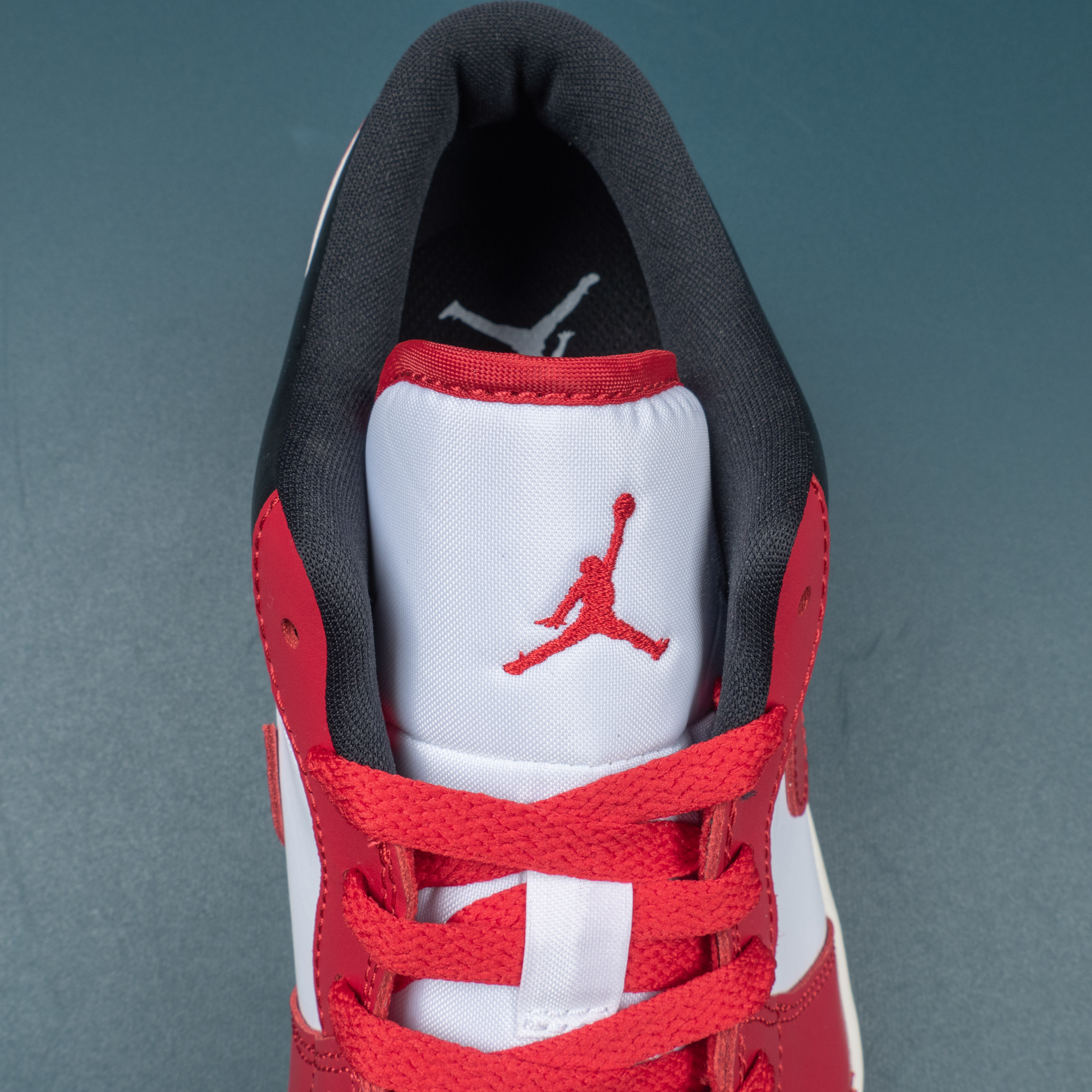 1's LowReverse Black Toe