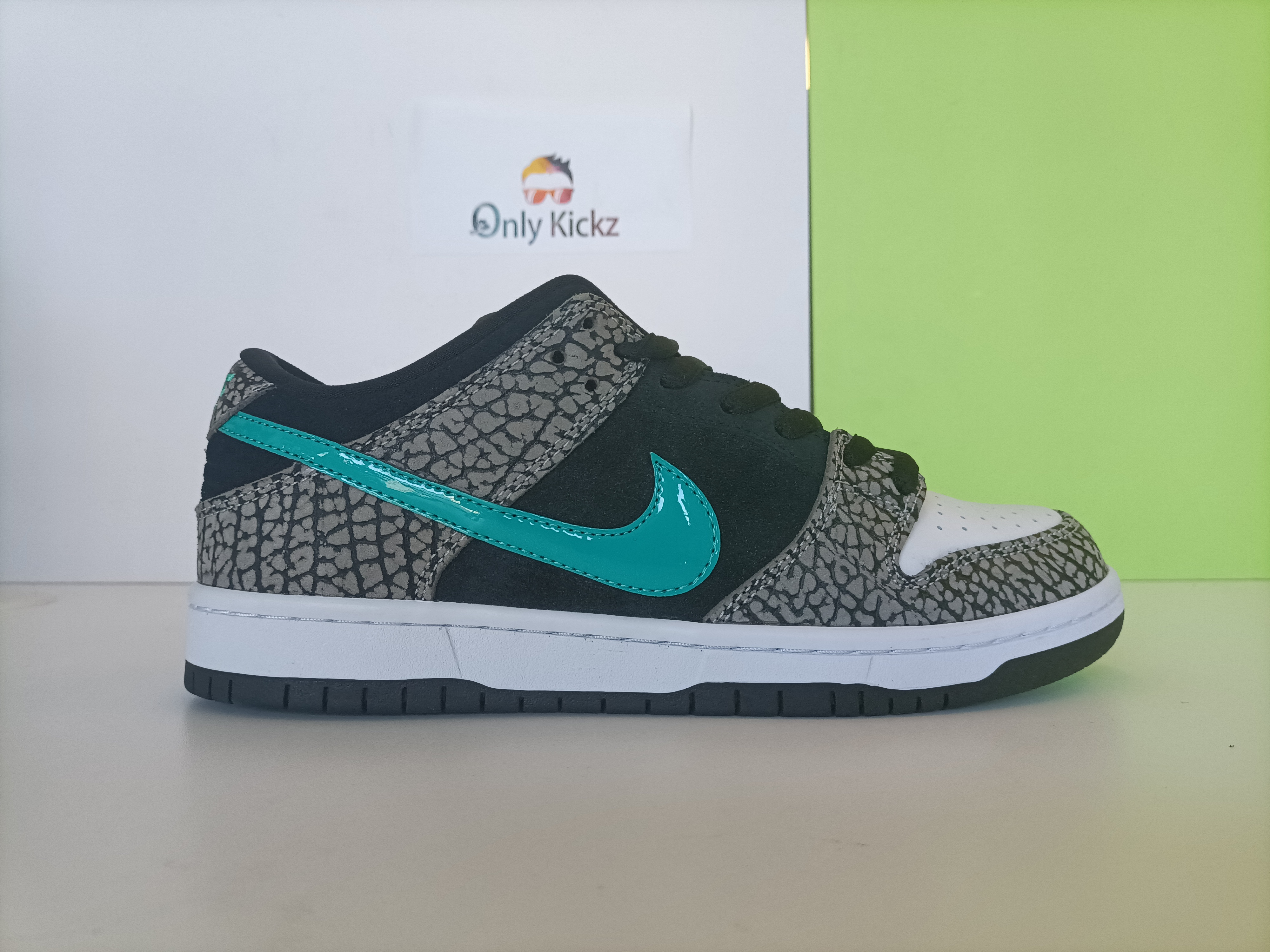 SB Dunk Low atmos Elephant