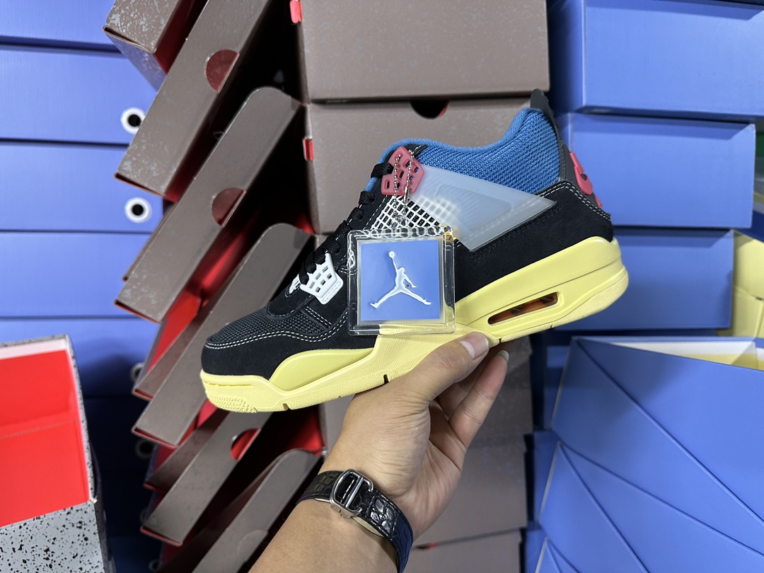 Union x Air 4's Off Noir