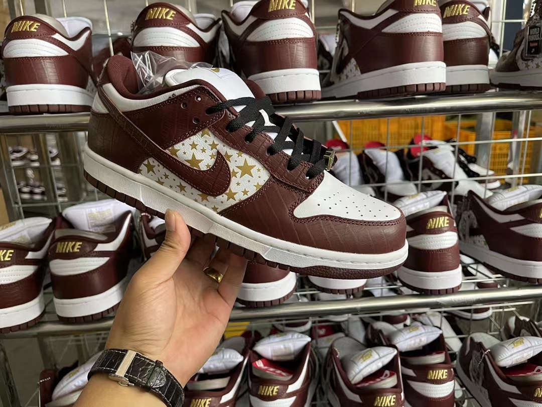 SB Dunk Low Supreme Stars Barkroot Brown
