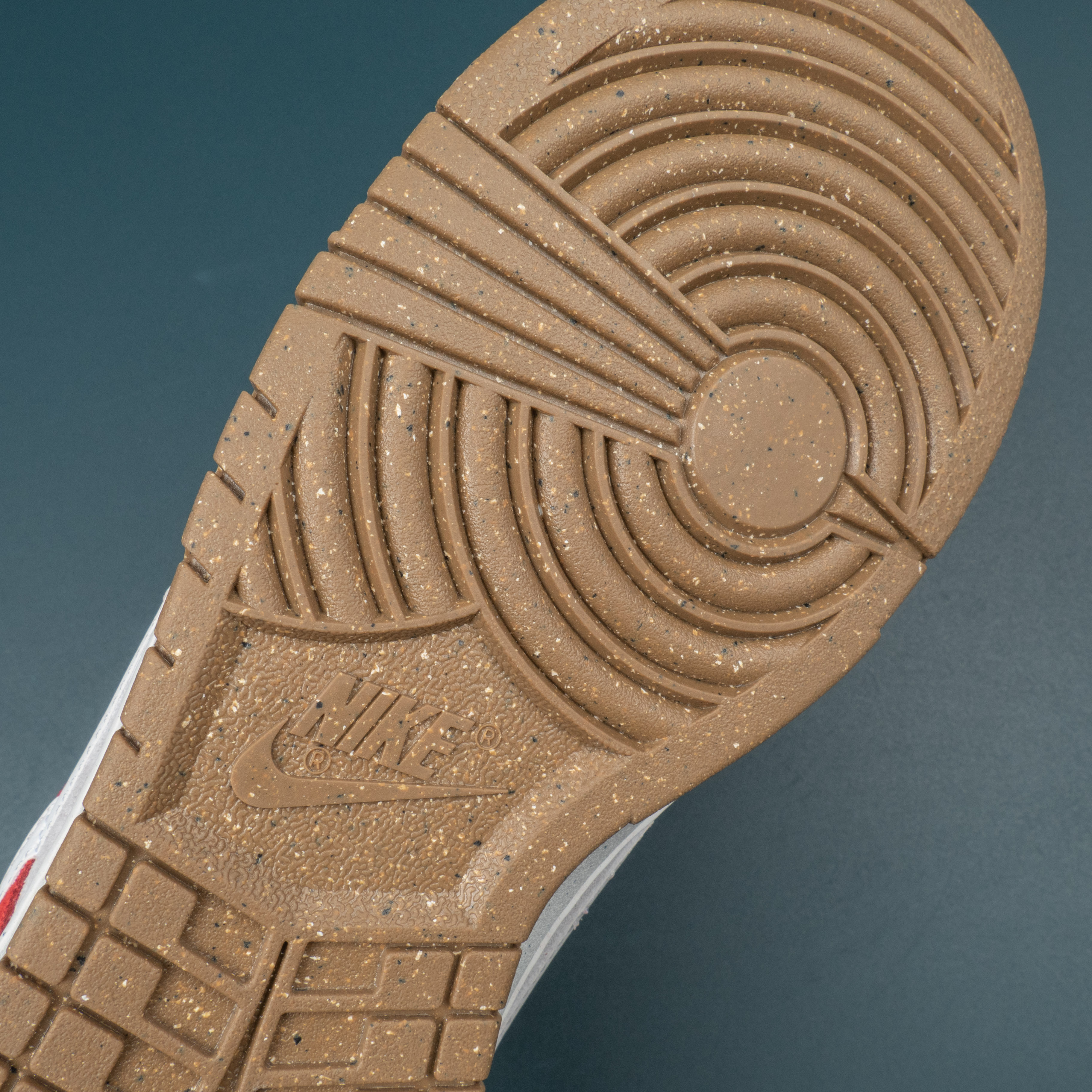 Dunk Low SE 85 'Christmas'