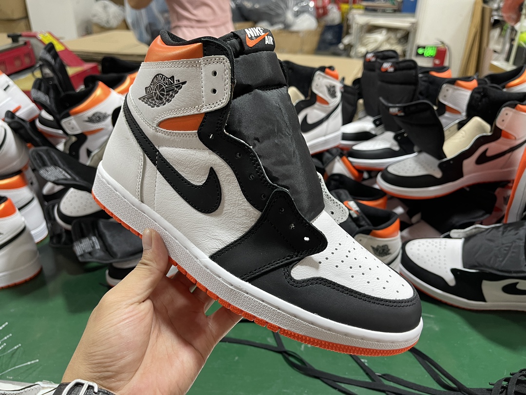 1 Retro High OG Elctro Orange