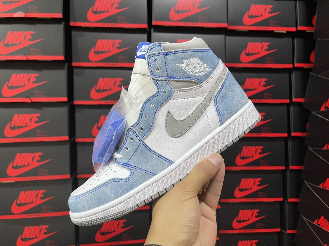1's Retro High OG Hyper Royal