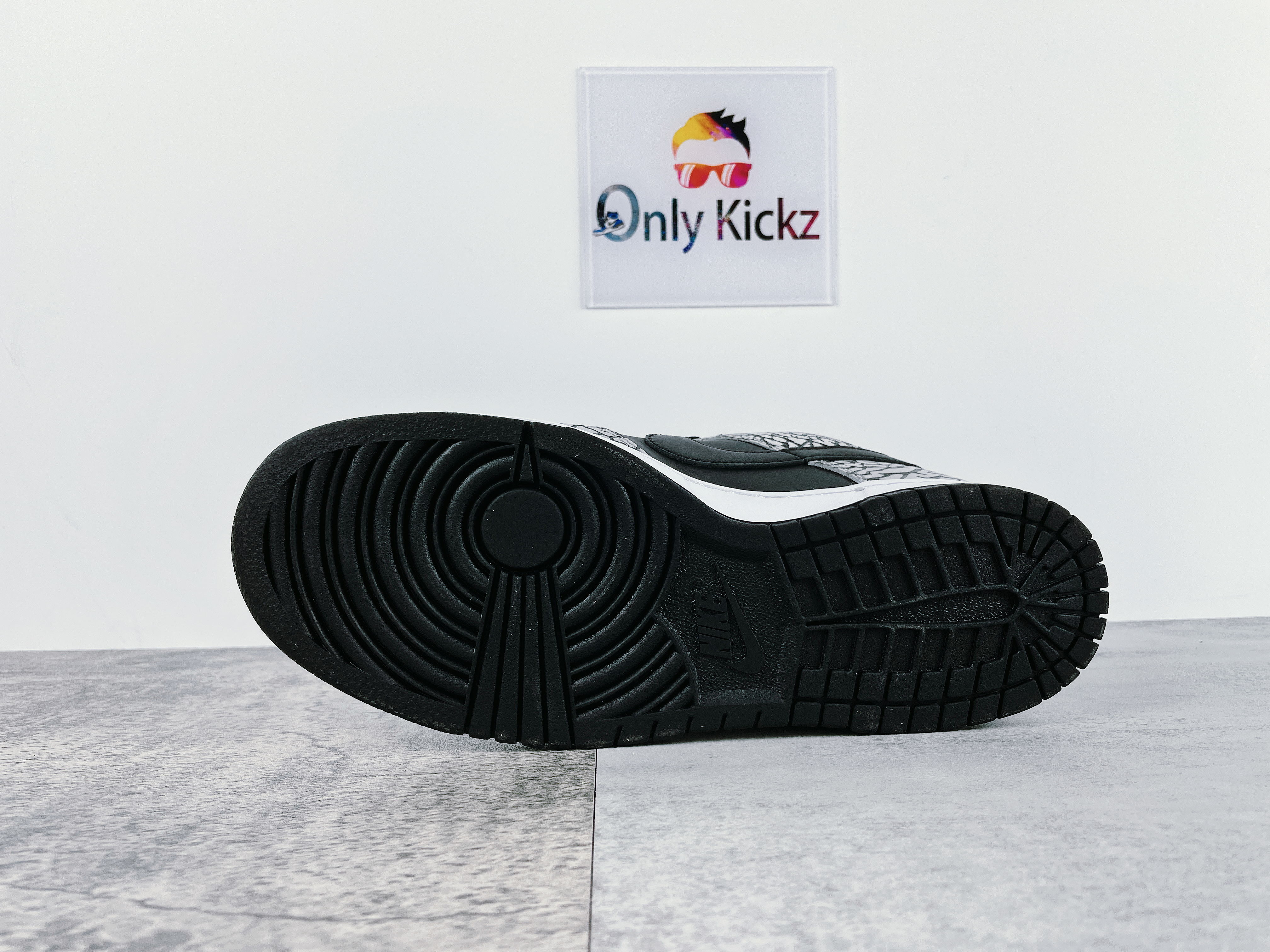 Dunk SB Low Supreme Black Cement