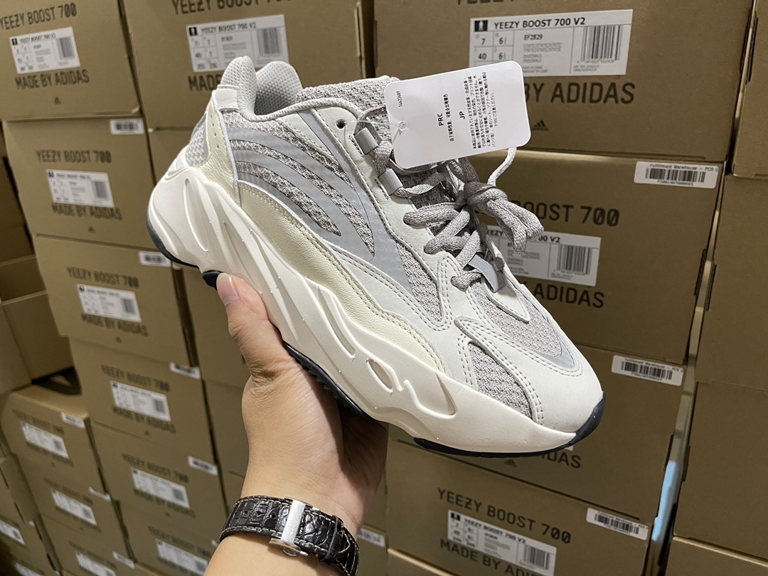 700 V2 Static