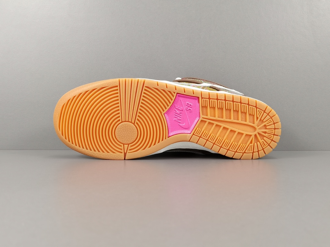 SB Dunk Low Pro Paisley Brown