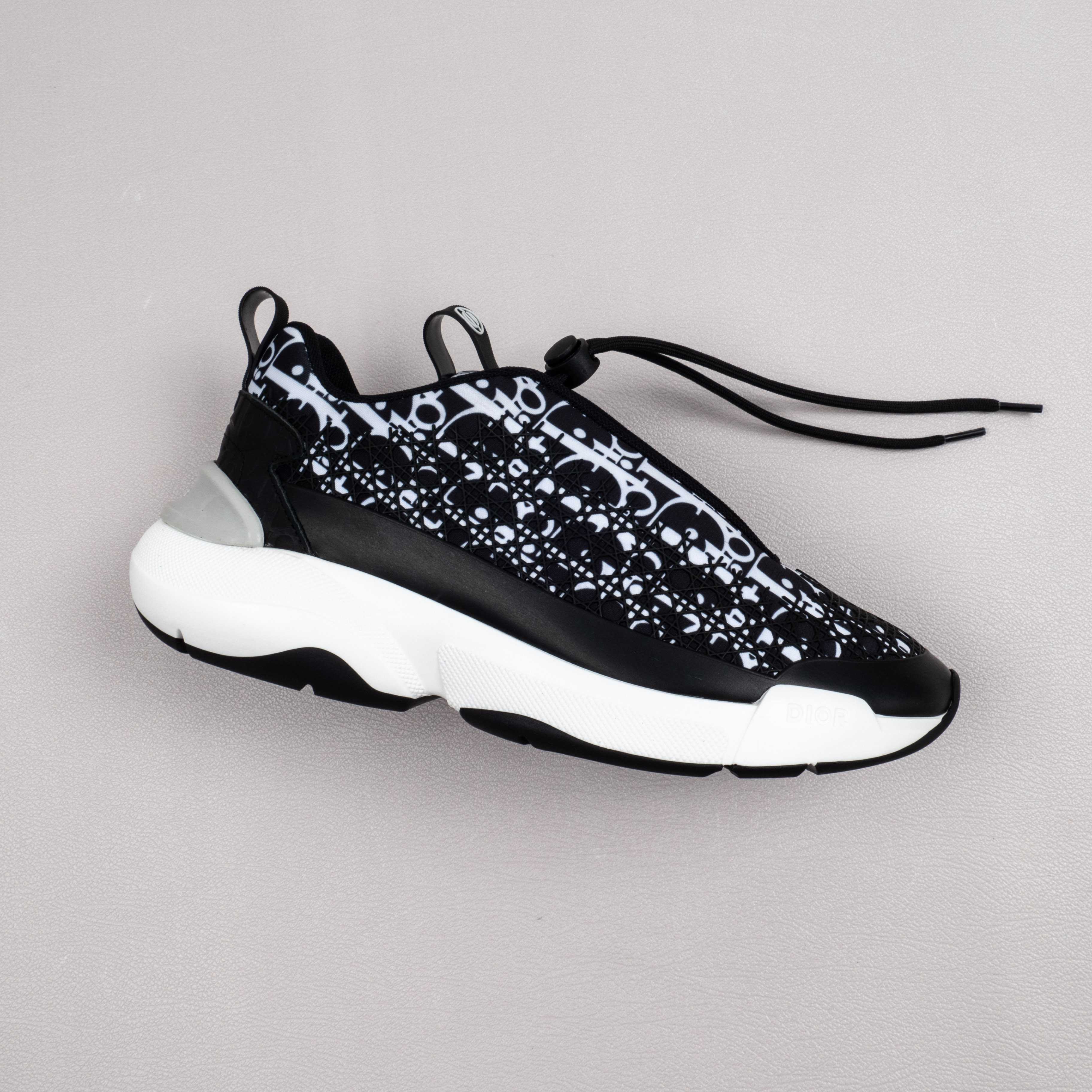 【Free shipping】女鞋 DlOR 运动休闲老爹鞋松紧鞋带黑色