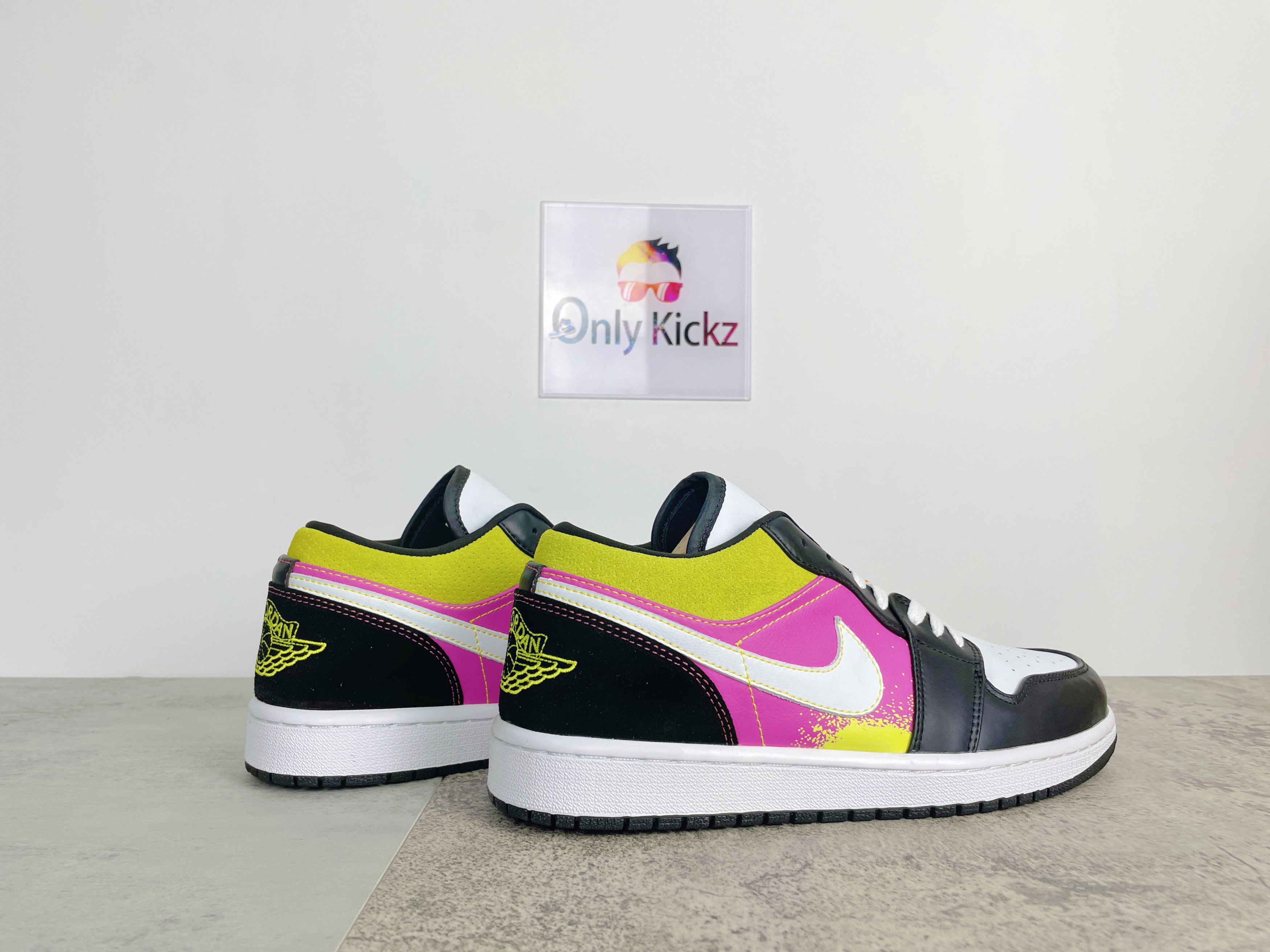 1's Low Black Active Fuchsia Cyber​​