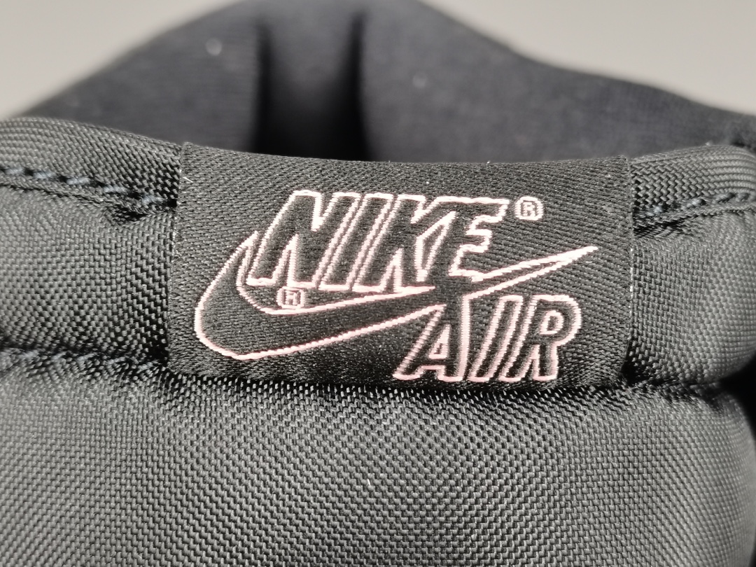 1's Retro High OG Bleached Coral