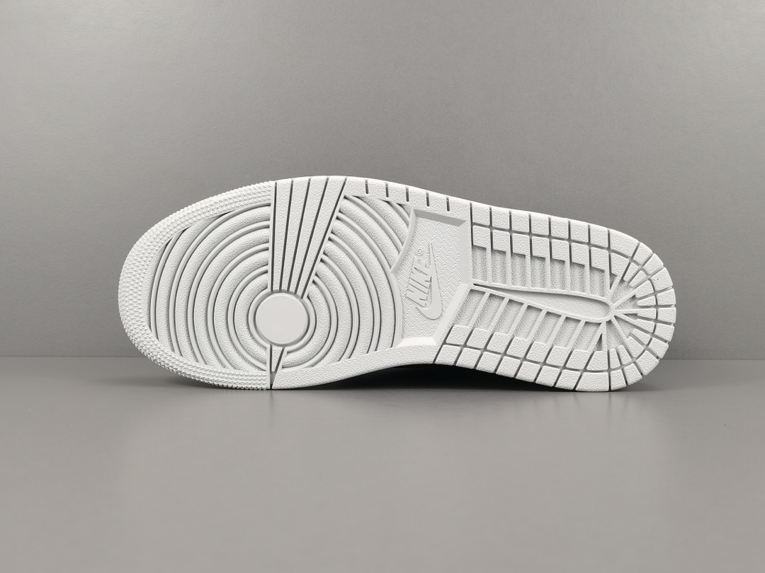 1's Retro High OG Bleached Coral