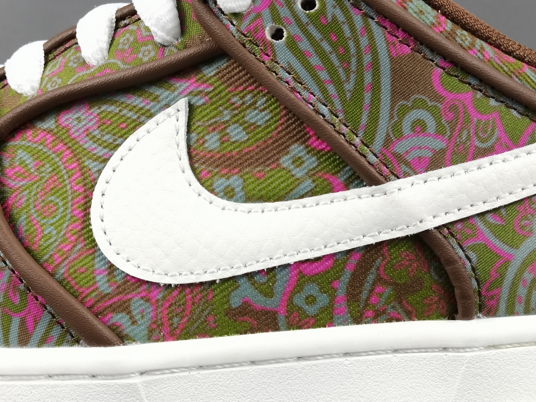 SB Dunk Low Pro Paisley Brown