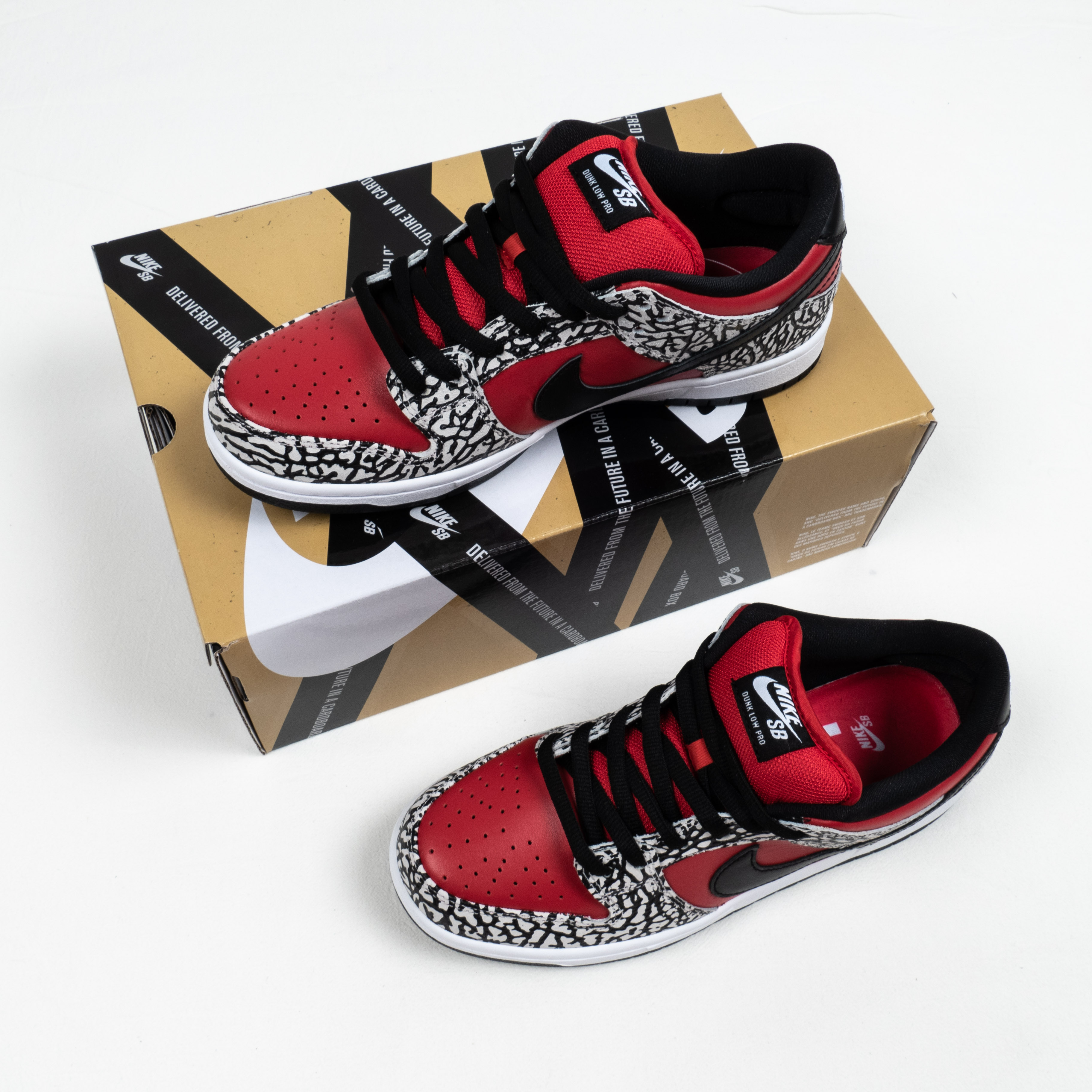 Dunk SB Low Supreme Red Cement