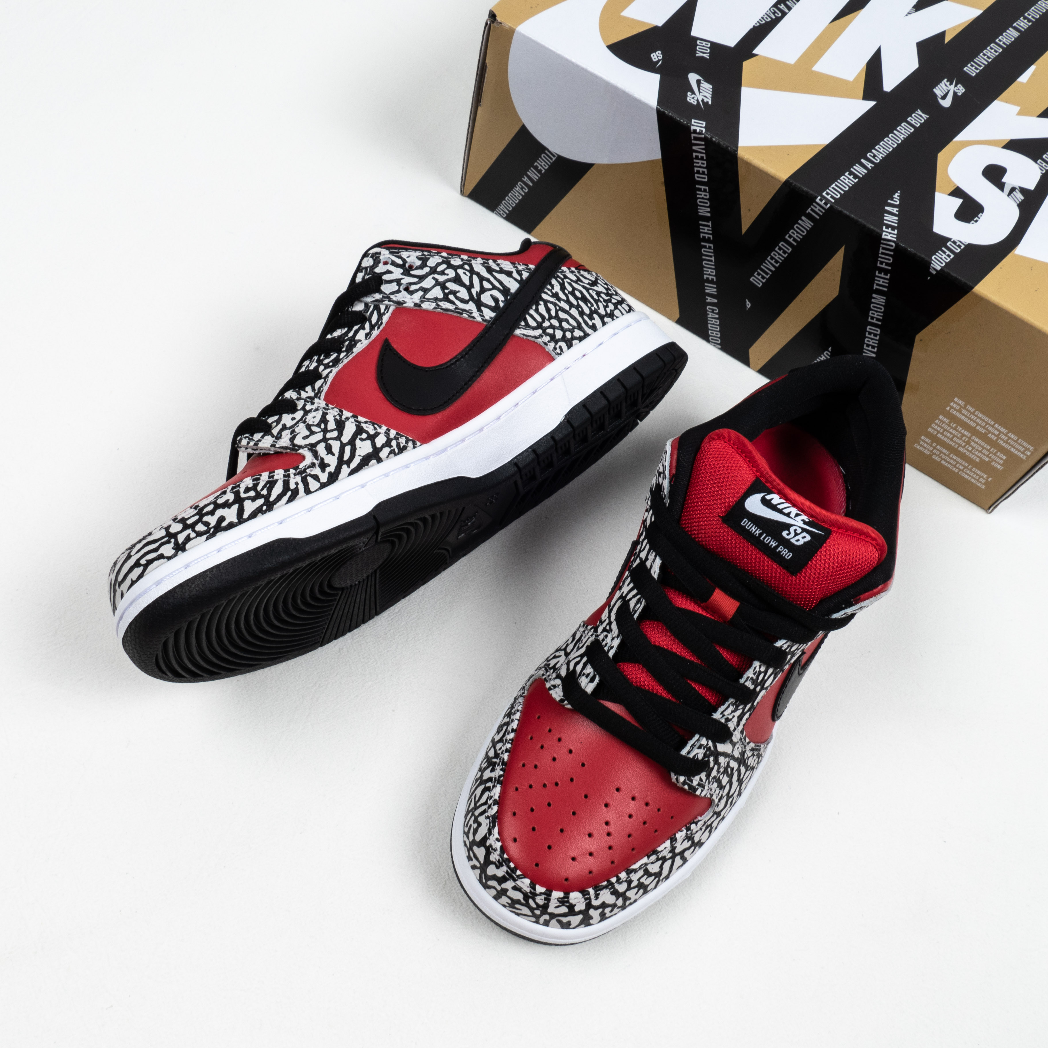 Dunk SB Low Supreme Red Cement