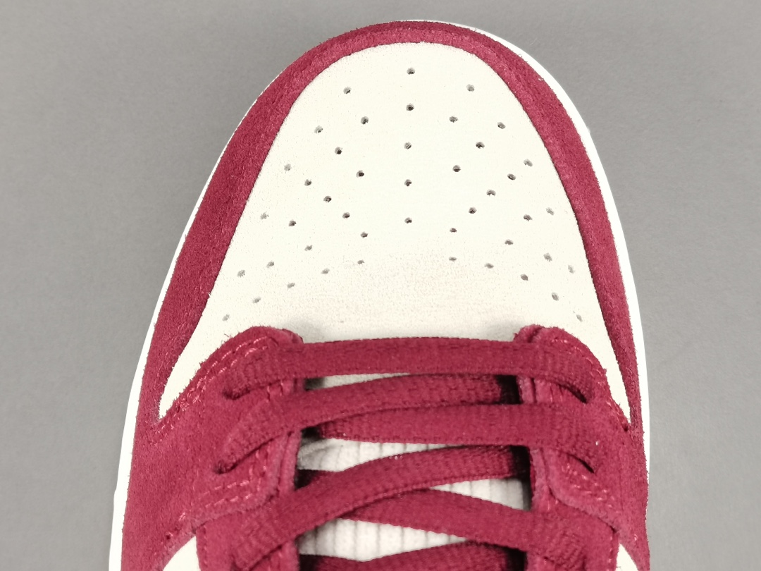 SB Dunk Low Skate Like a Girl