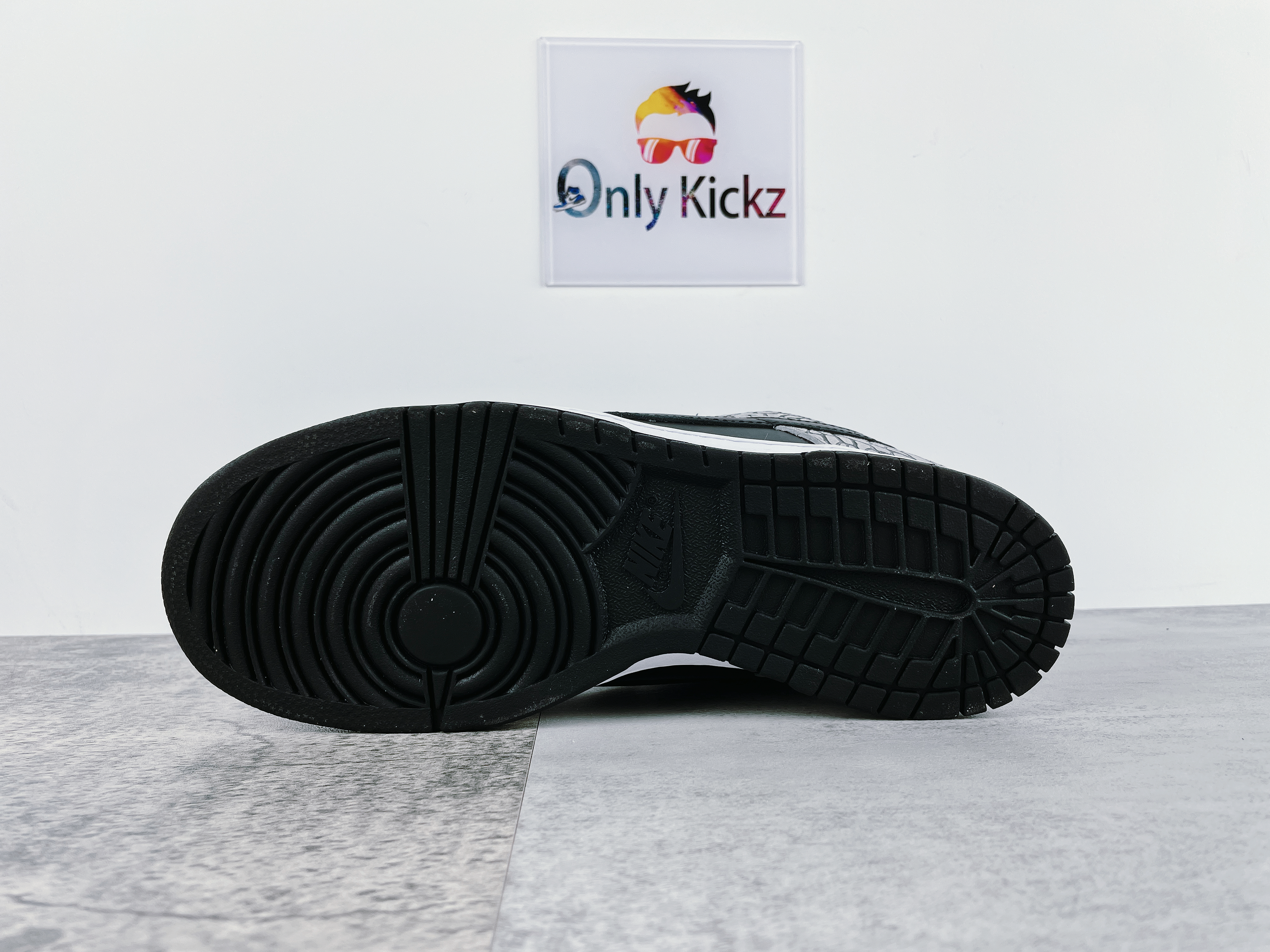 Dunk SB Low Supreme Black Cement