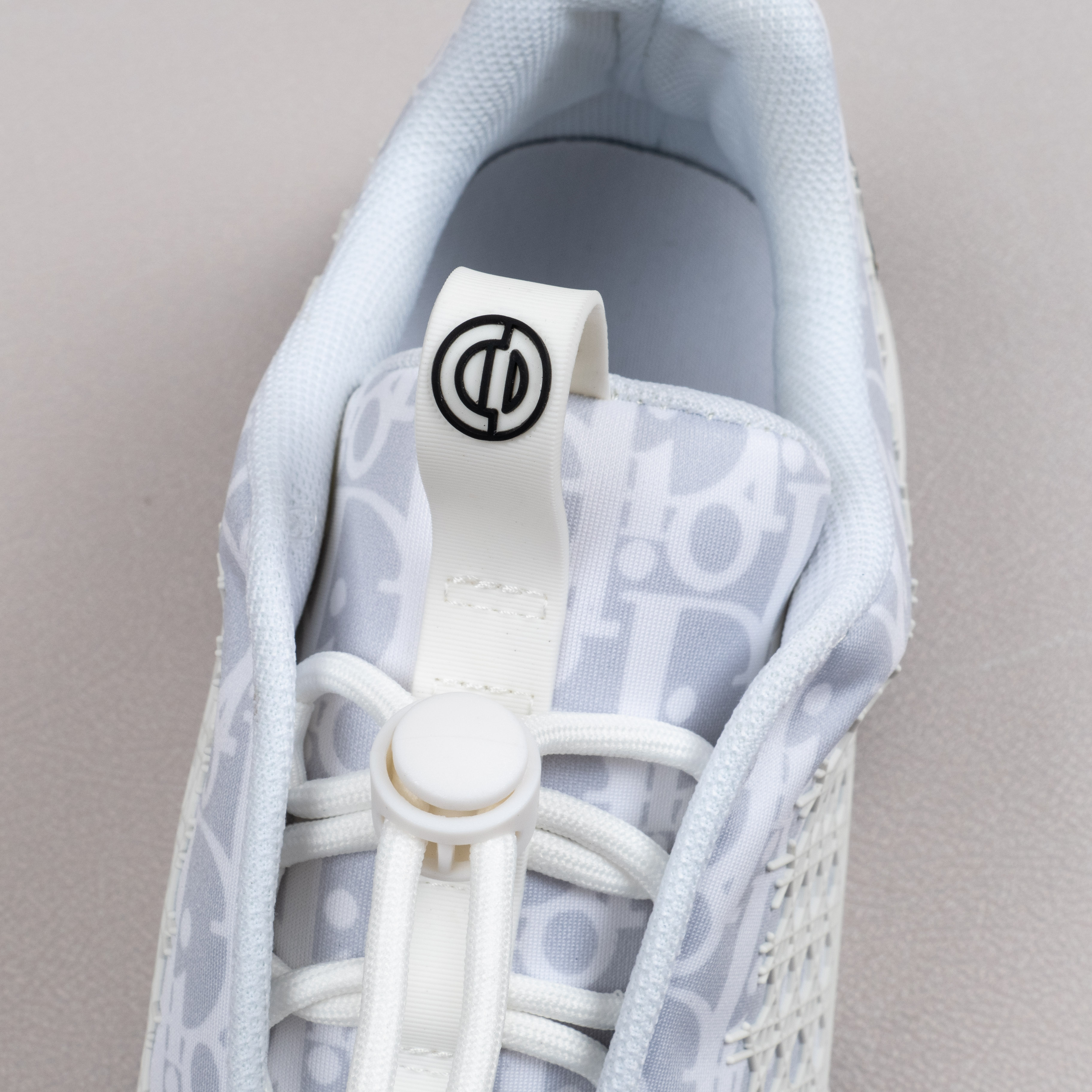 【Free shipping】男女鞋 DlOR 运动休闲老爹鞋松紧鞋带白色