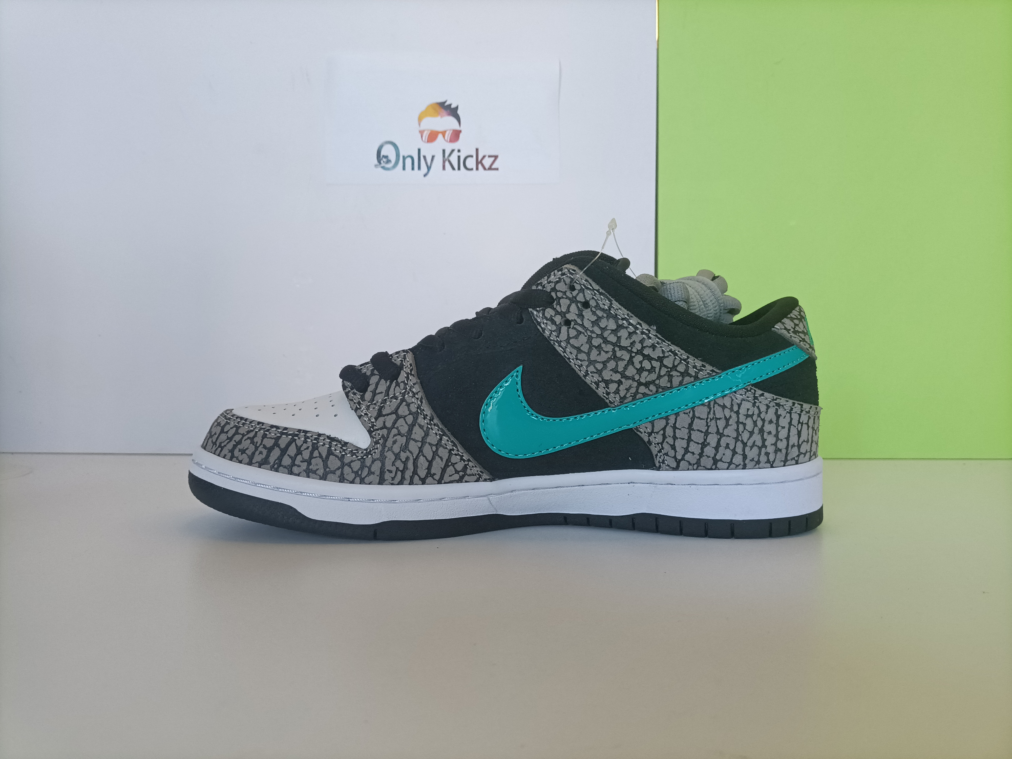 SB Dunk Low atmos Elephant