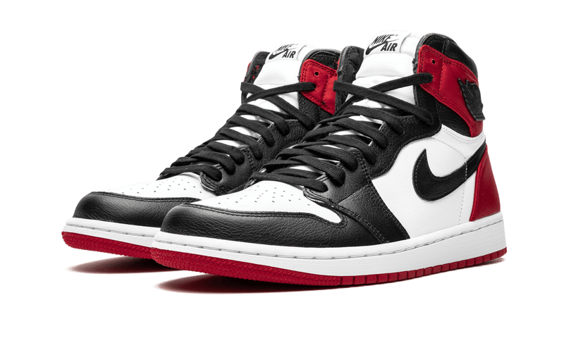 1's Retro High OG “Satin Black Toe”