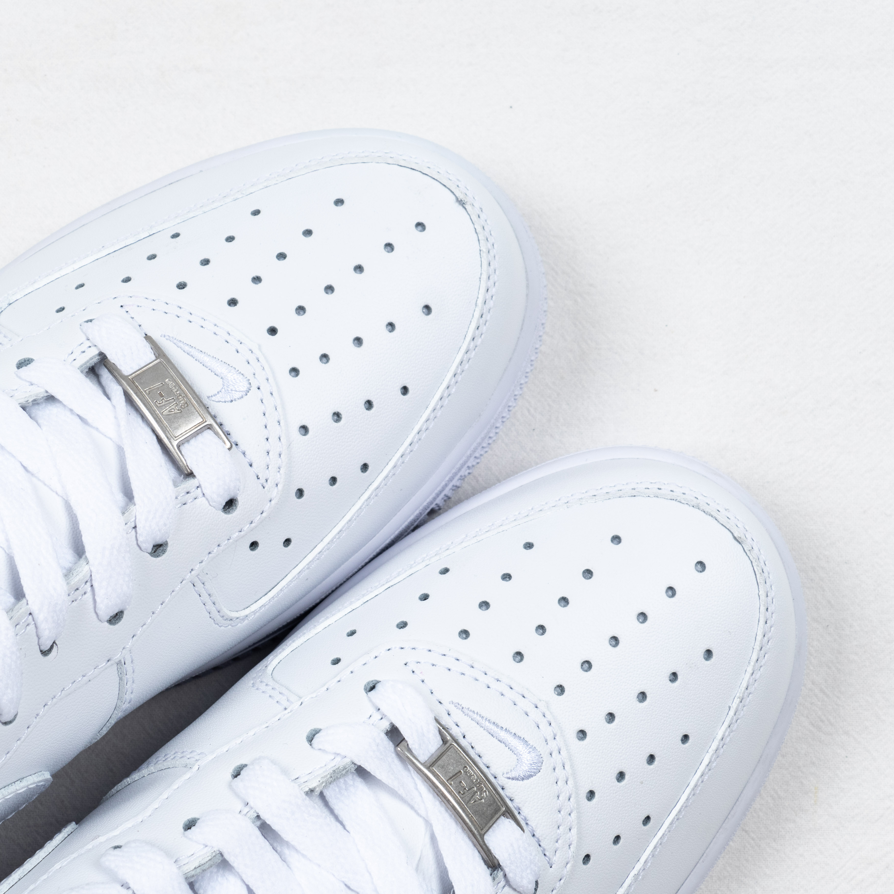 AF1 Low Supreme White