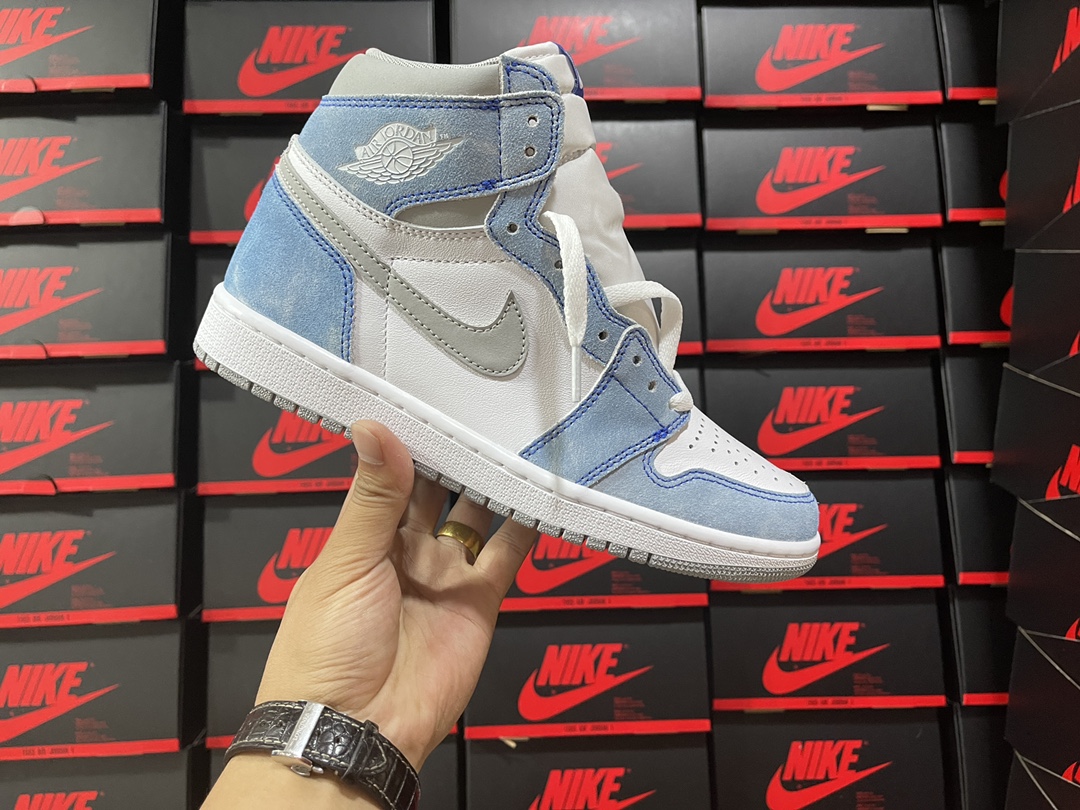 1's Retro High OG Hyper Royal