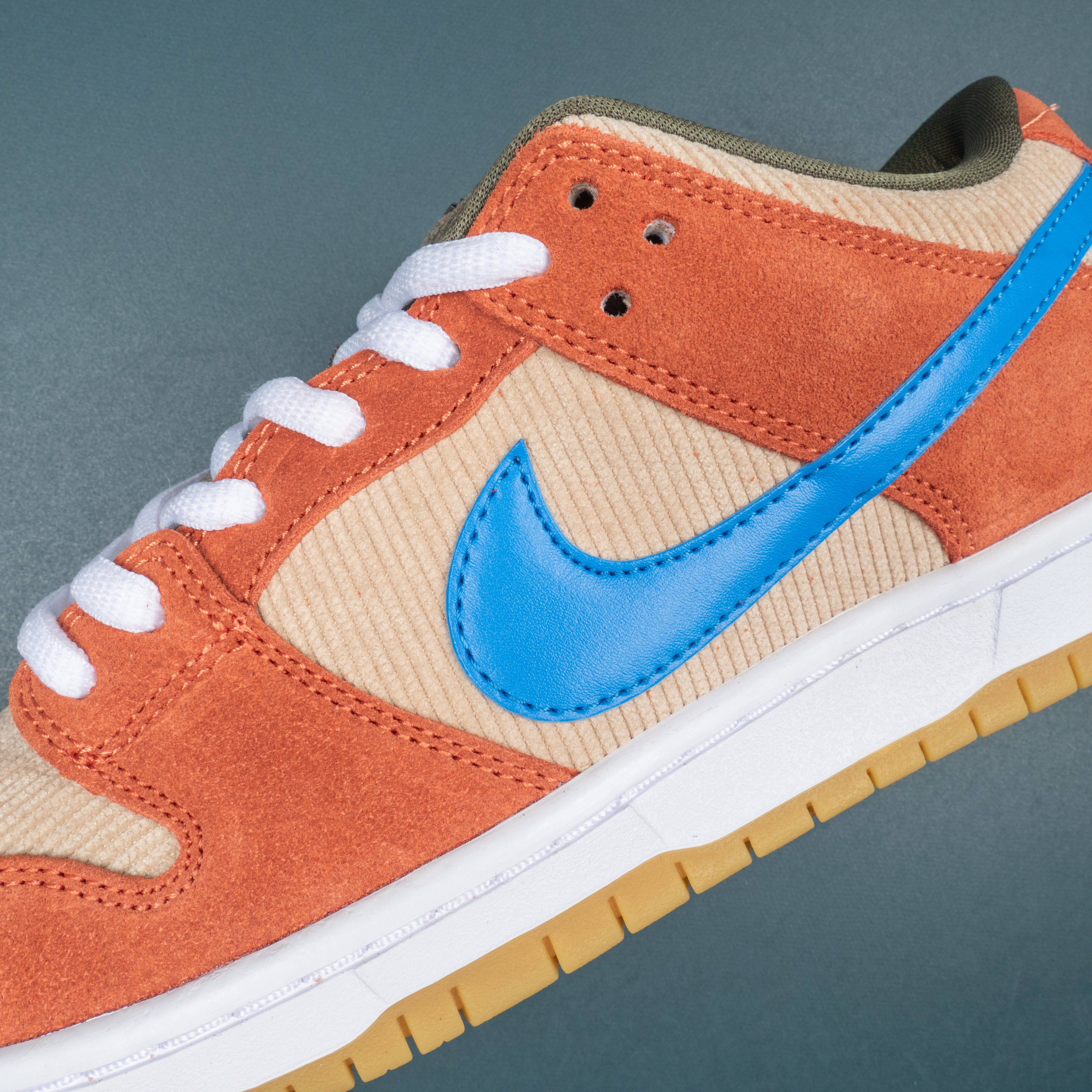 SB Dunk Low Corduroy Dusty Peach