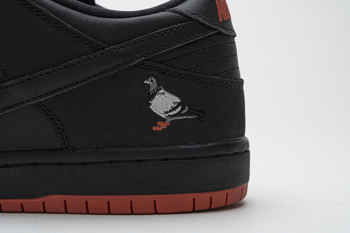 SB Dunk Low Black Pigeon (Regular Box)