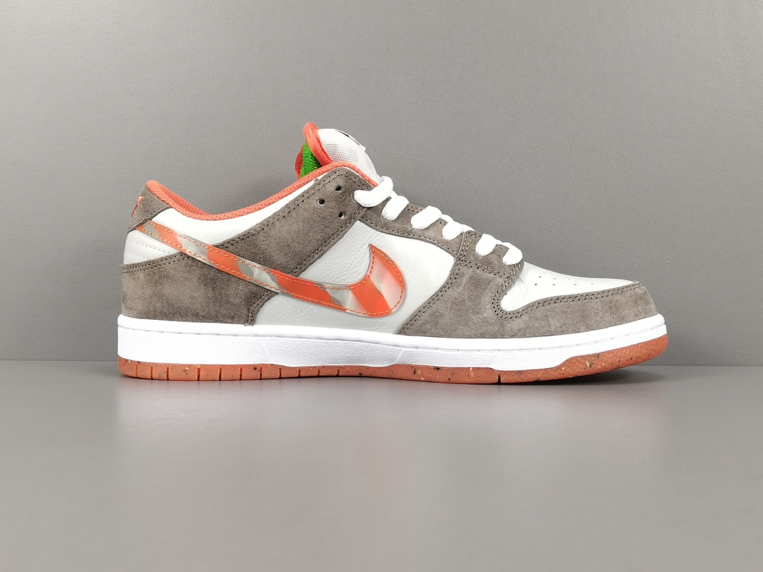 SB Dunk Low Crushed D.C.