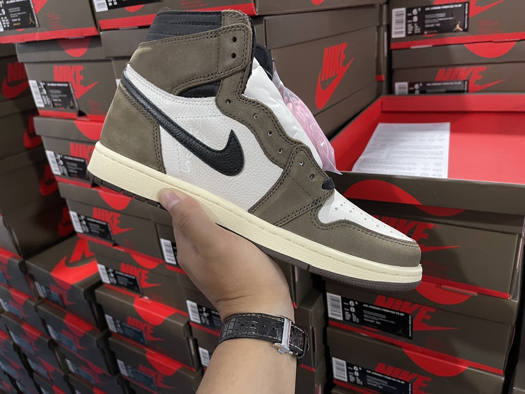 1's Retro High Travis Scott CD4487-100