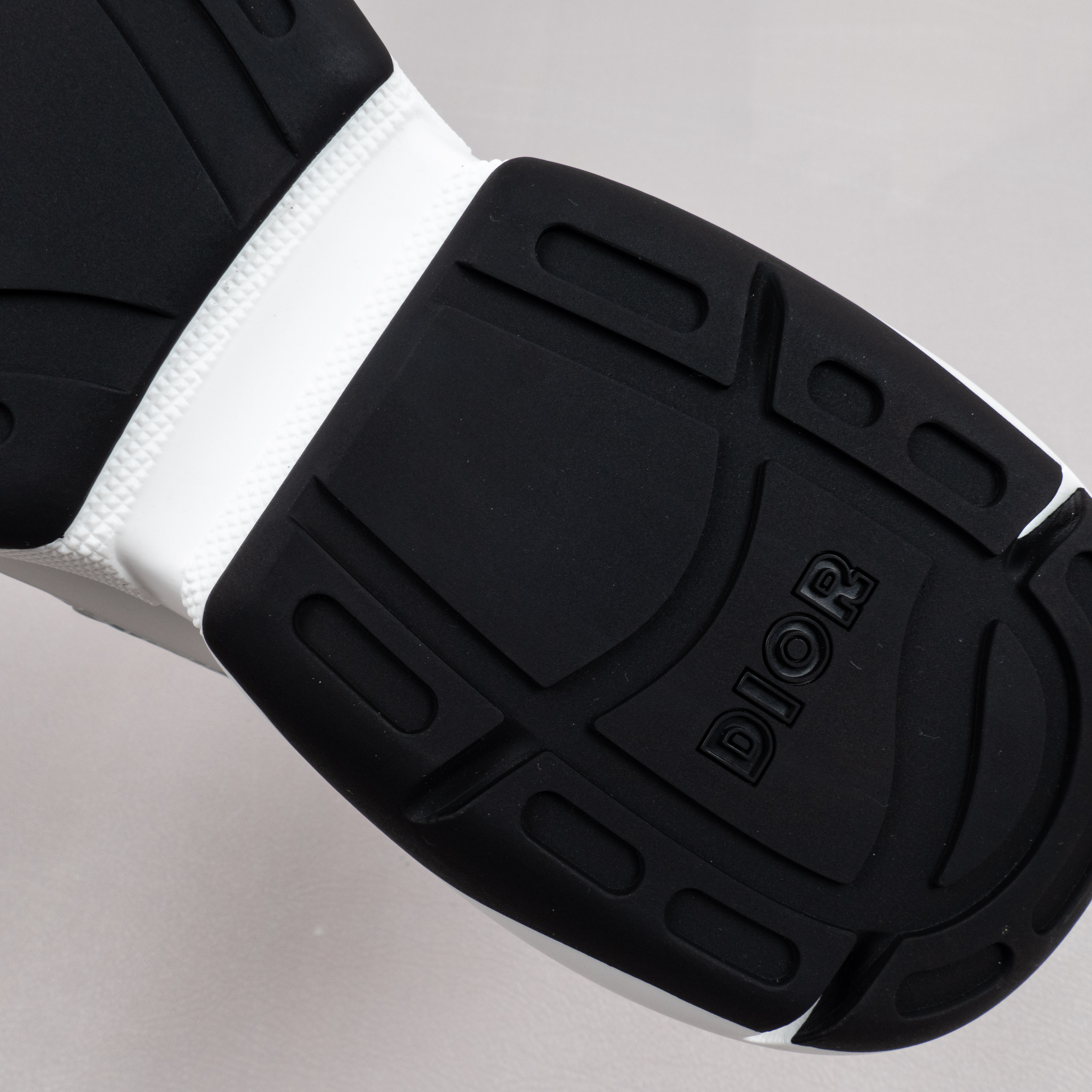 【Free shipping】男女鞋 DlOR 运动休闲老爹鞋松紧鞋带黑白色