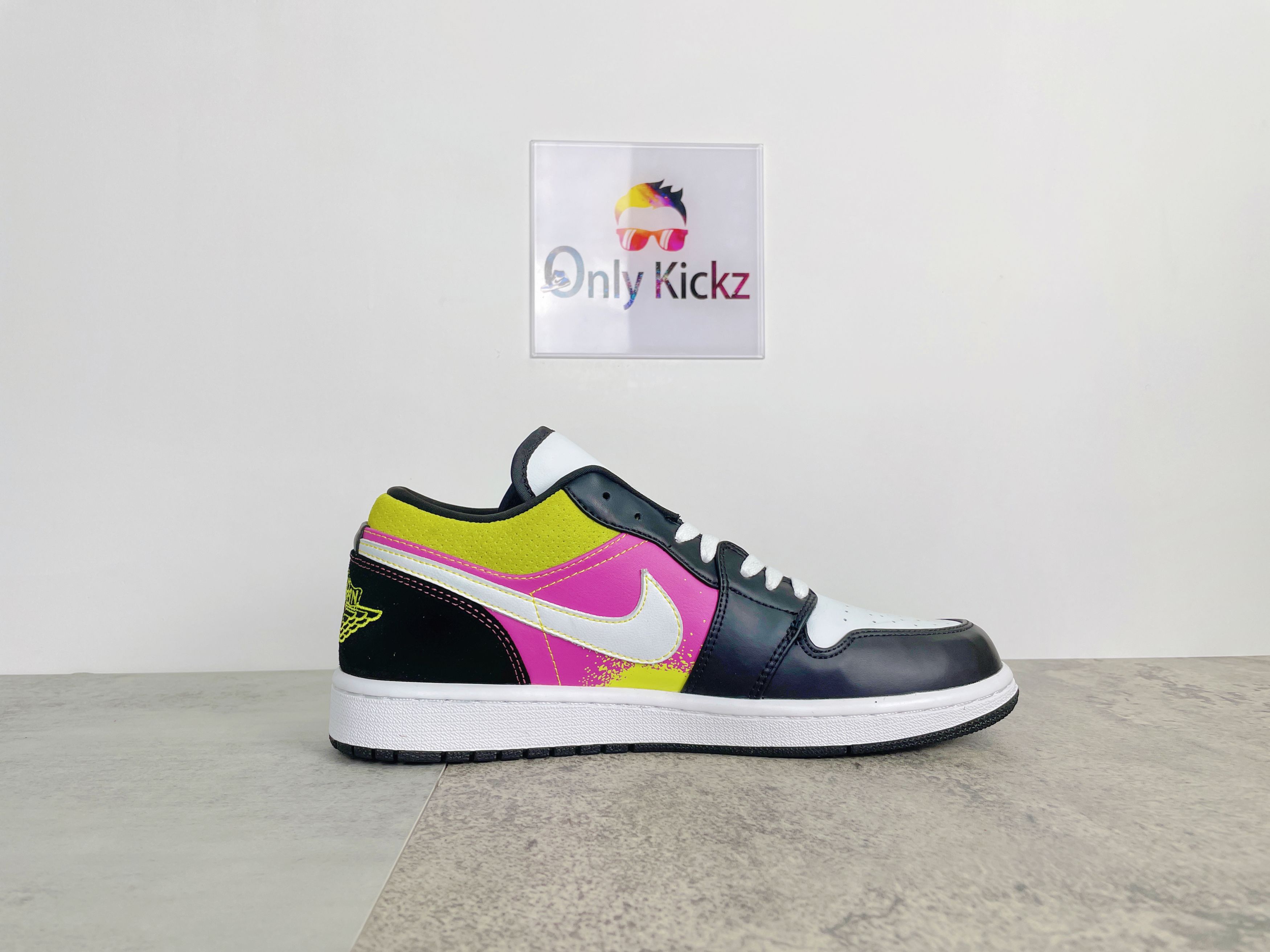 1's Low Black Active Fuchsia Cyber​​