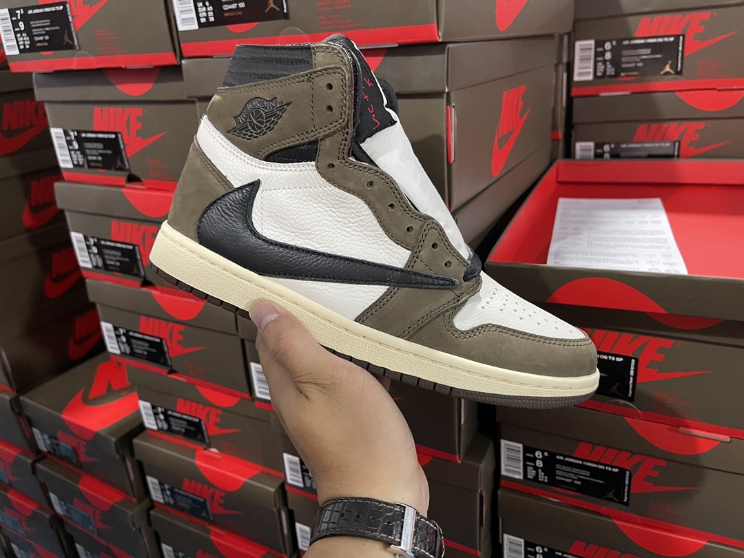 1's Retro High Travis Scott CD4487-100