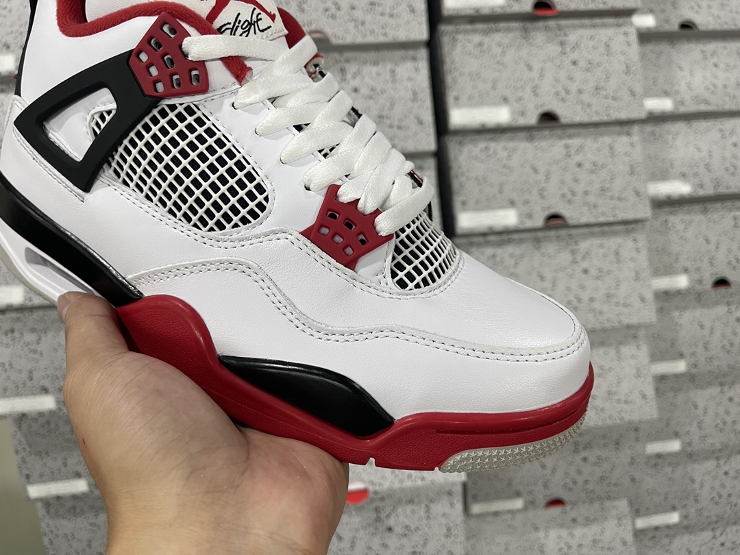 4's Fire Red DC7770-160