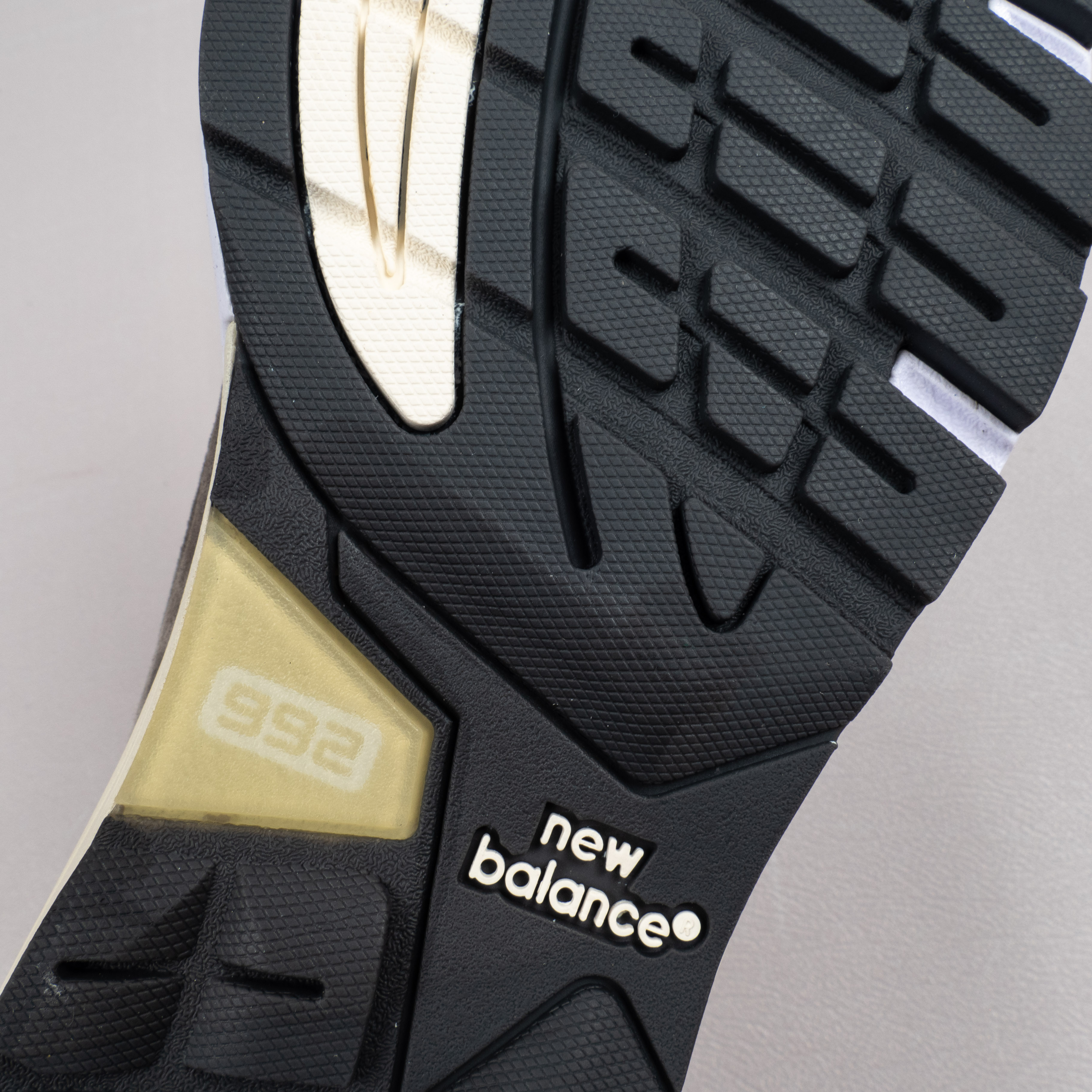 【Free Shipping】992 联名复古跑鞋 M992J2 棕灰